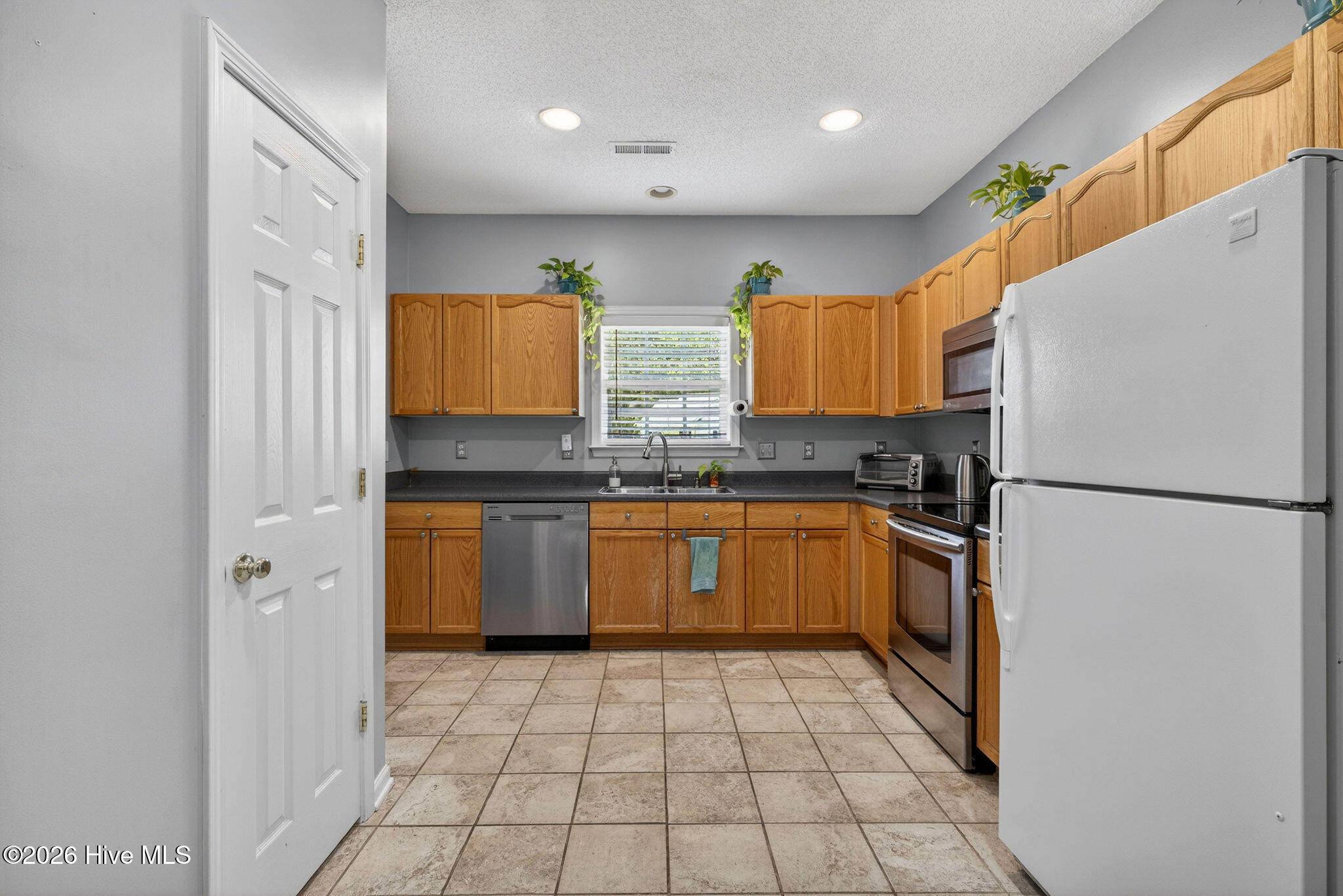 100566327 | Photo 10