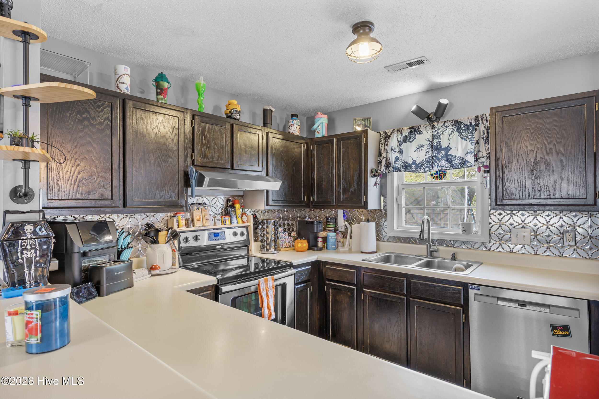 100565830 | Photo 10