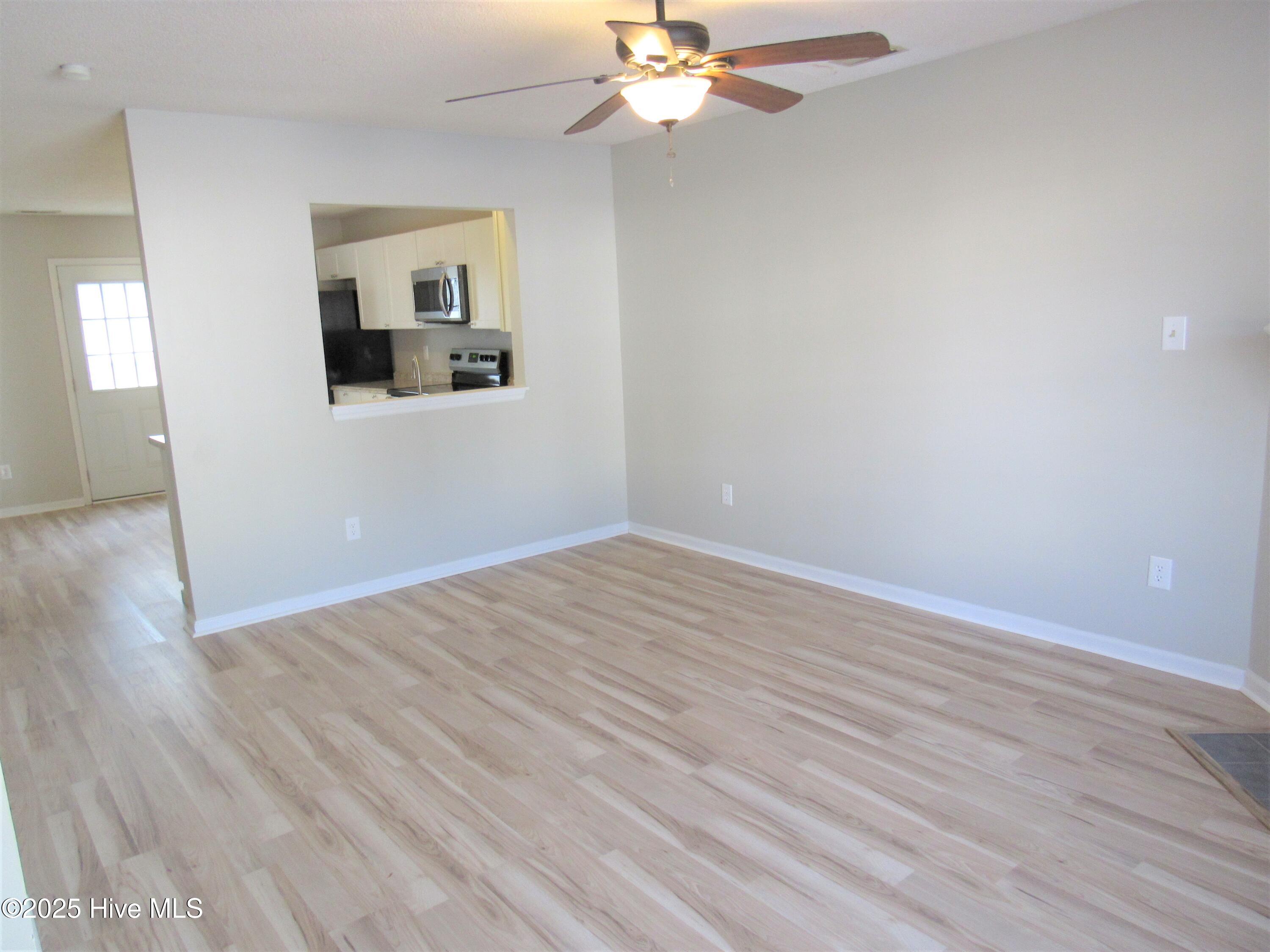 100566758 | Photo 16