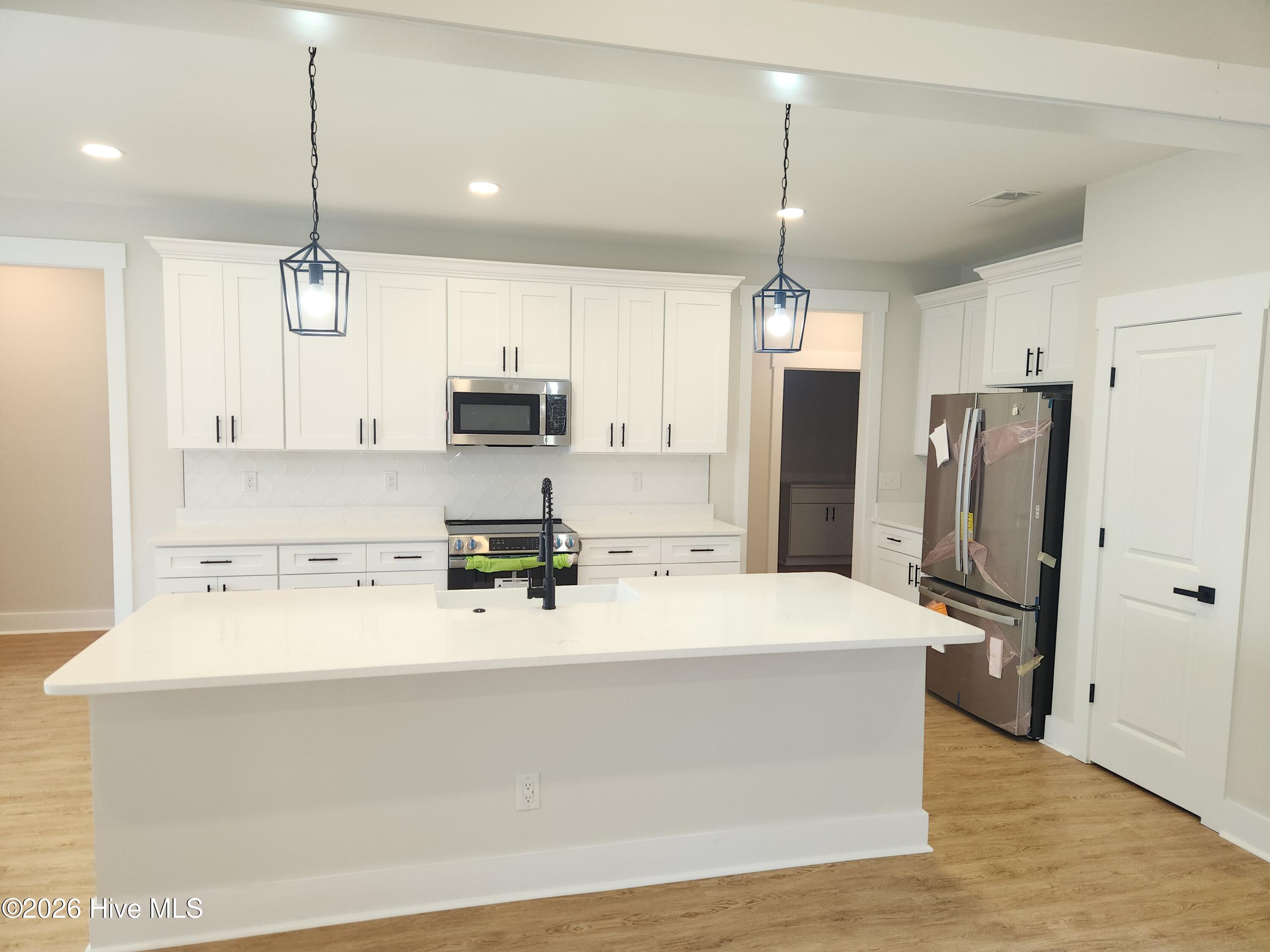 100559285 | Photo 17