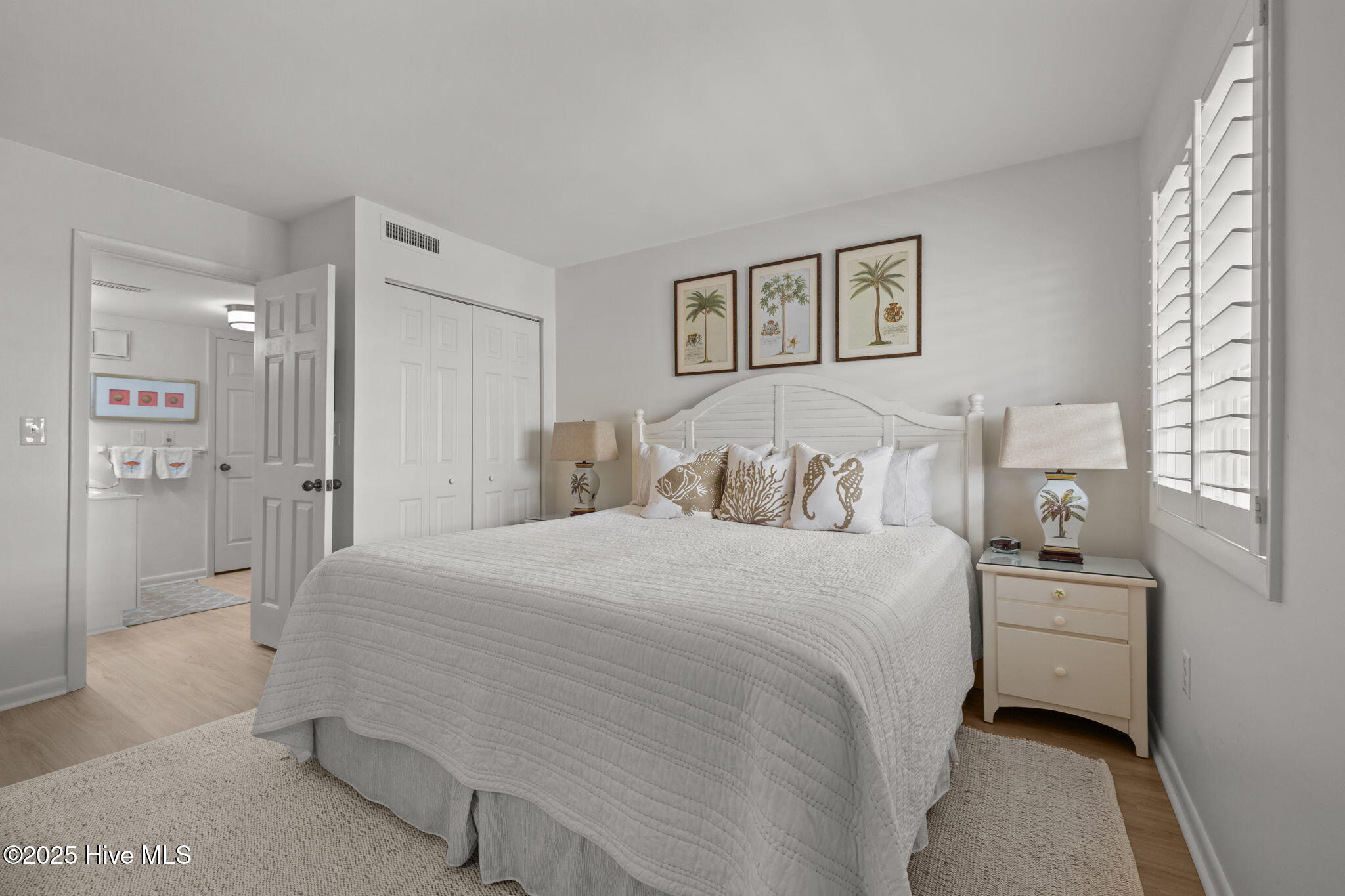 100543280 | Photo 25