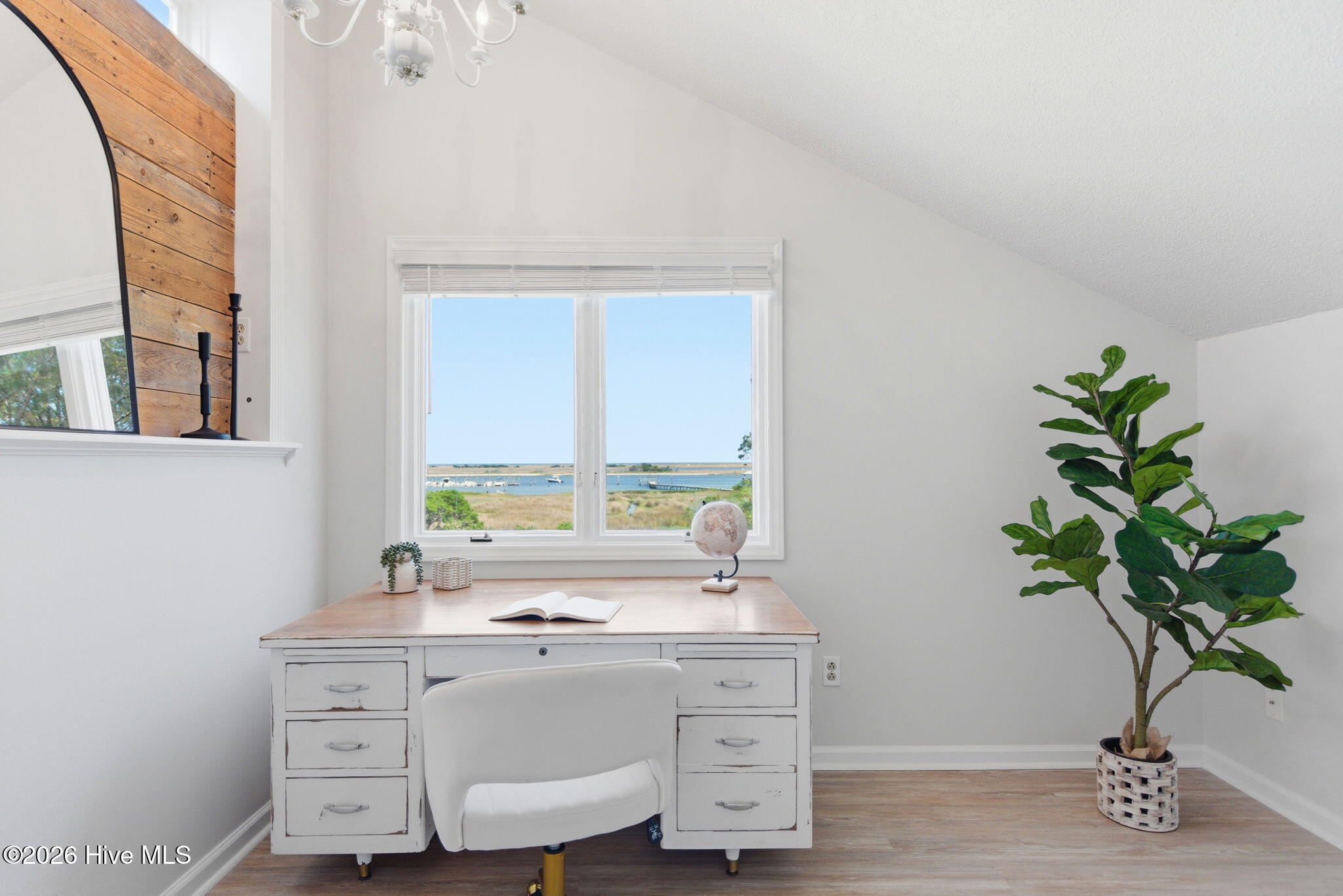 100569550 | Photo 18