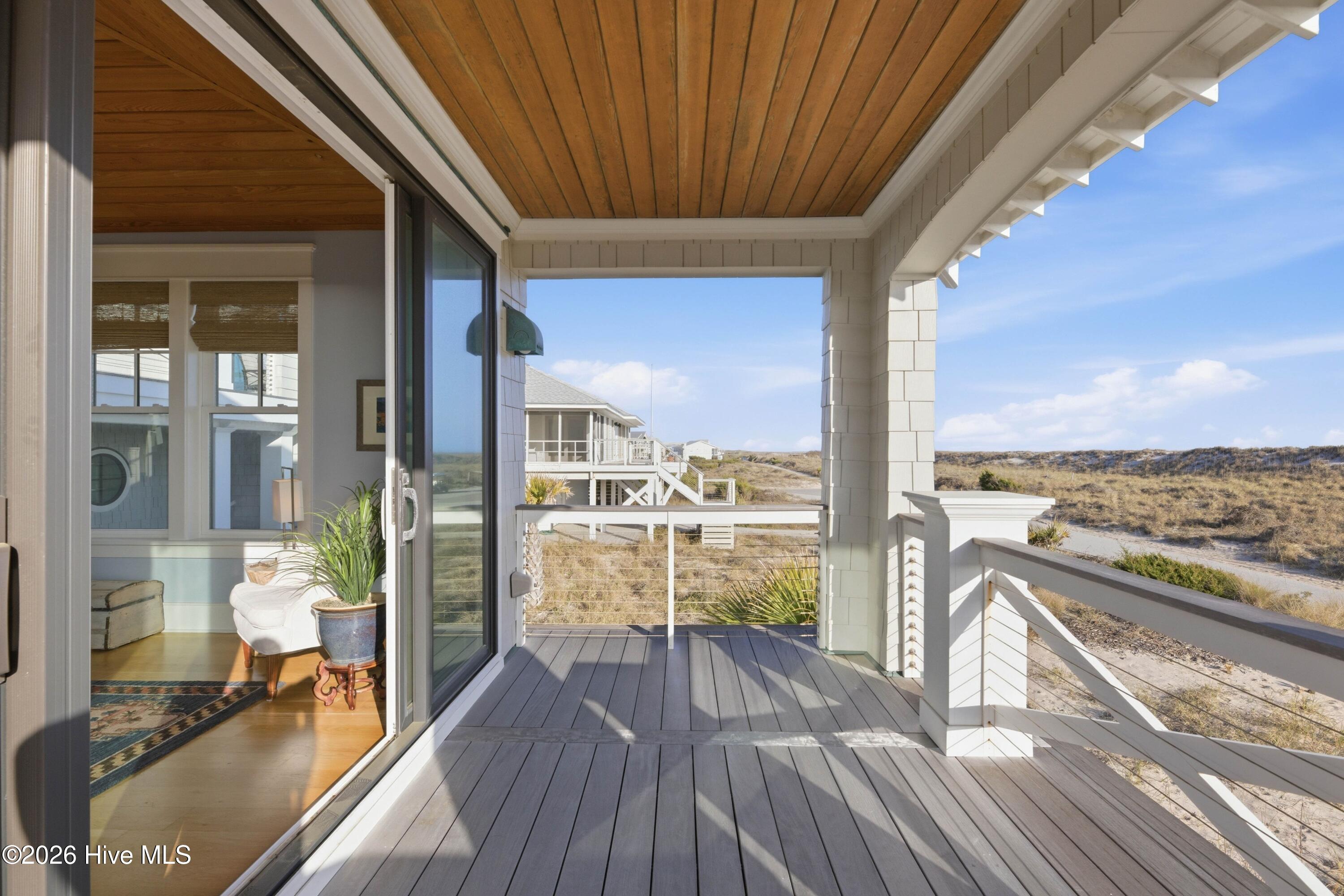 100564328 | Photo 42