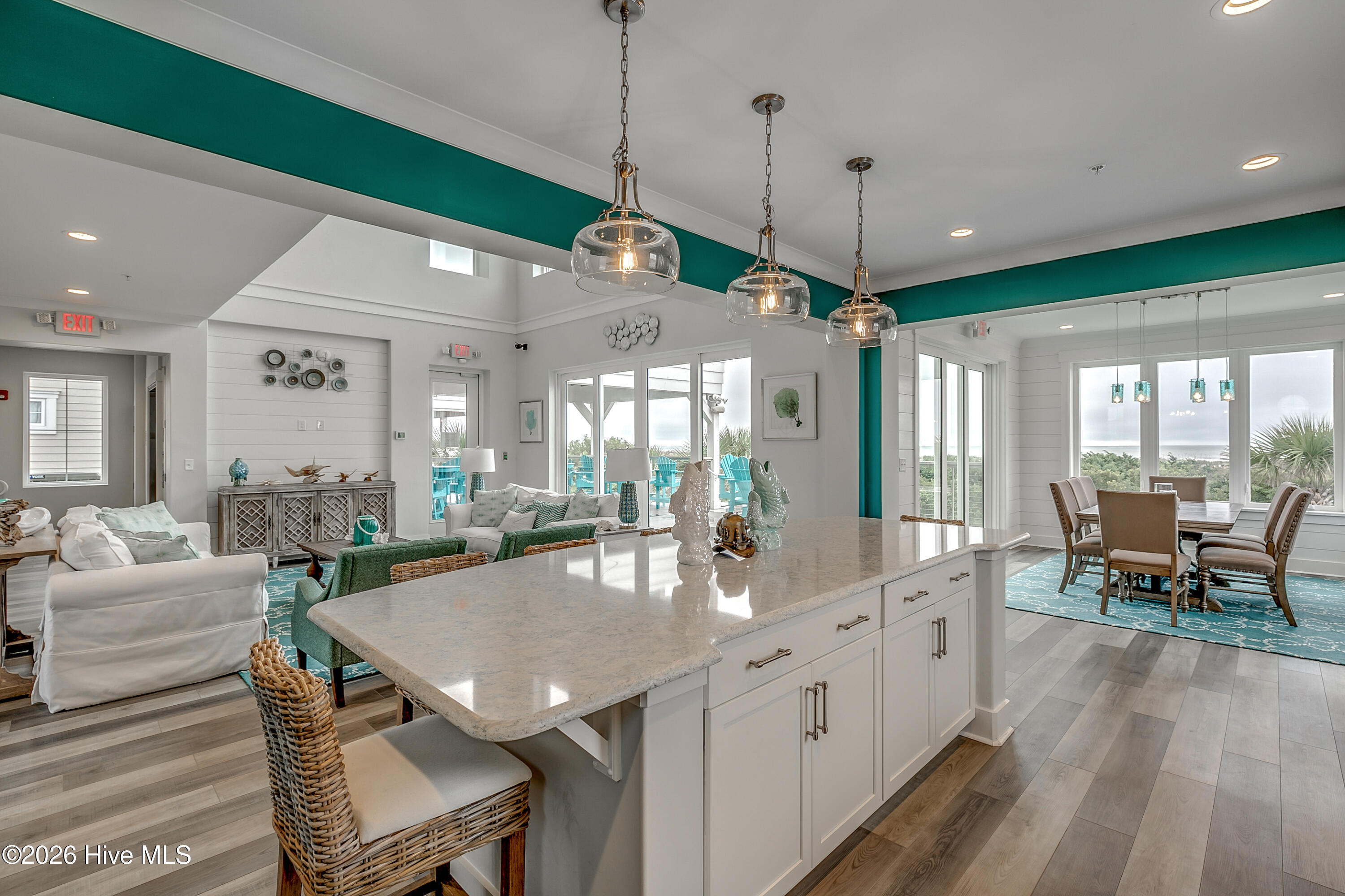 100543615 | Photo 77