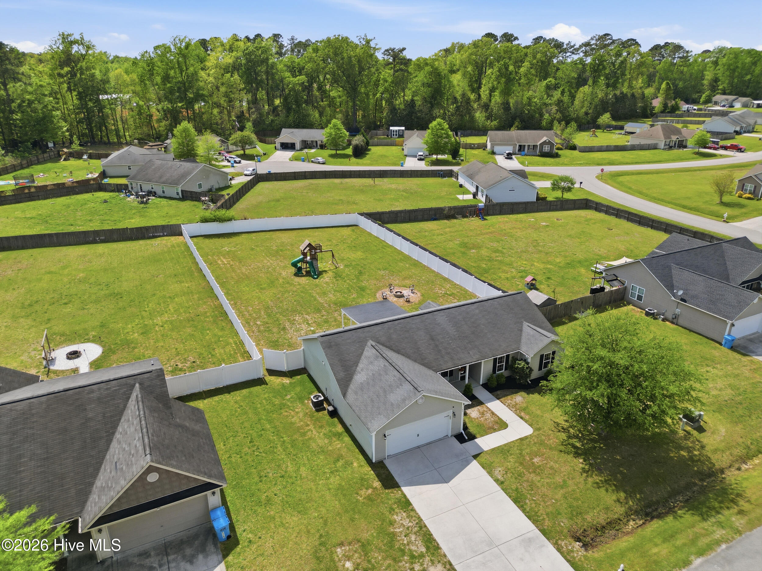 100567725 | Photo 35