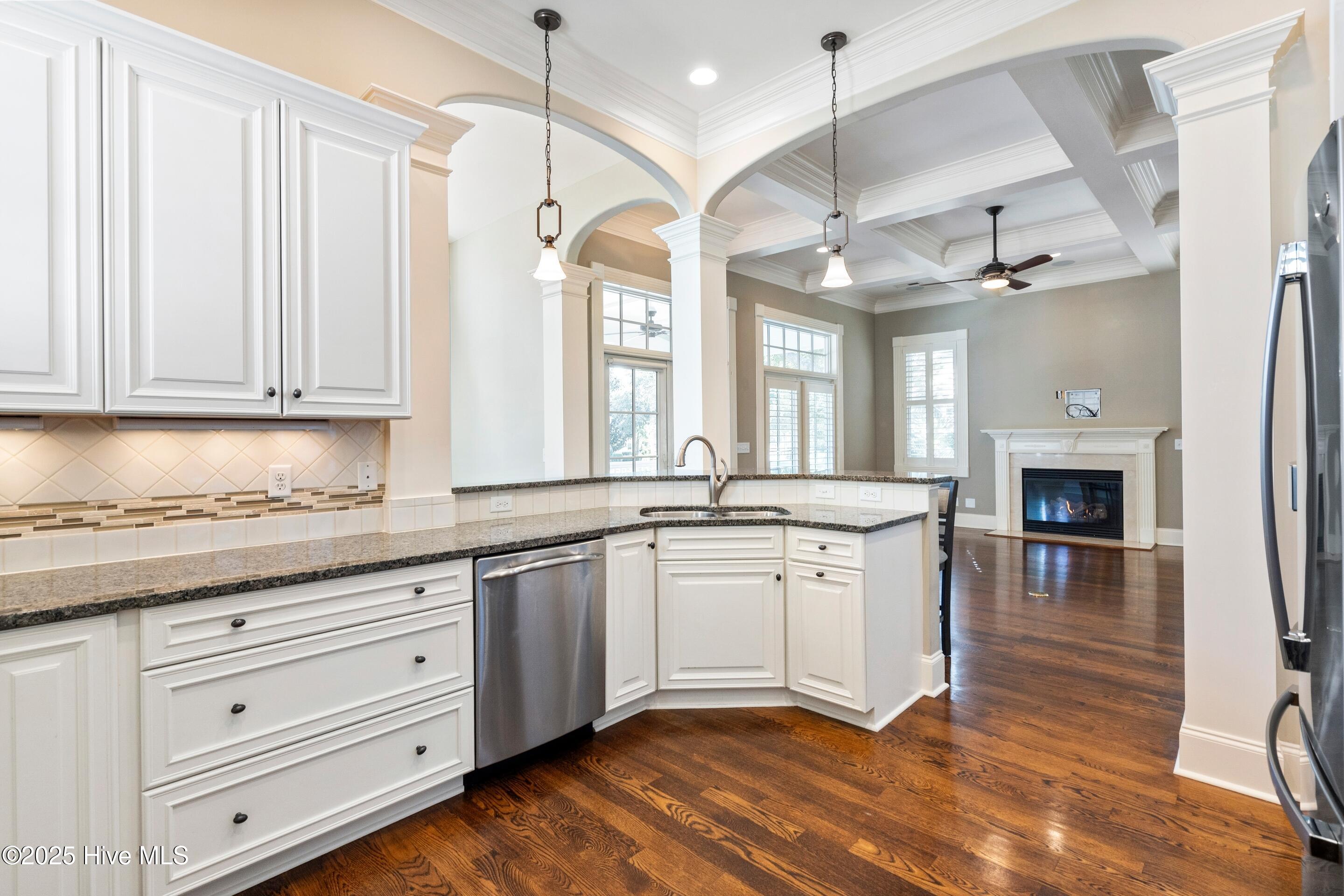 100537551 | Photo 14