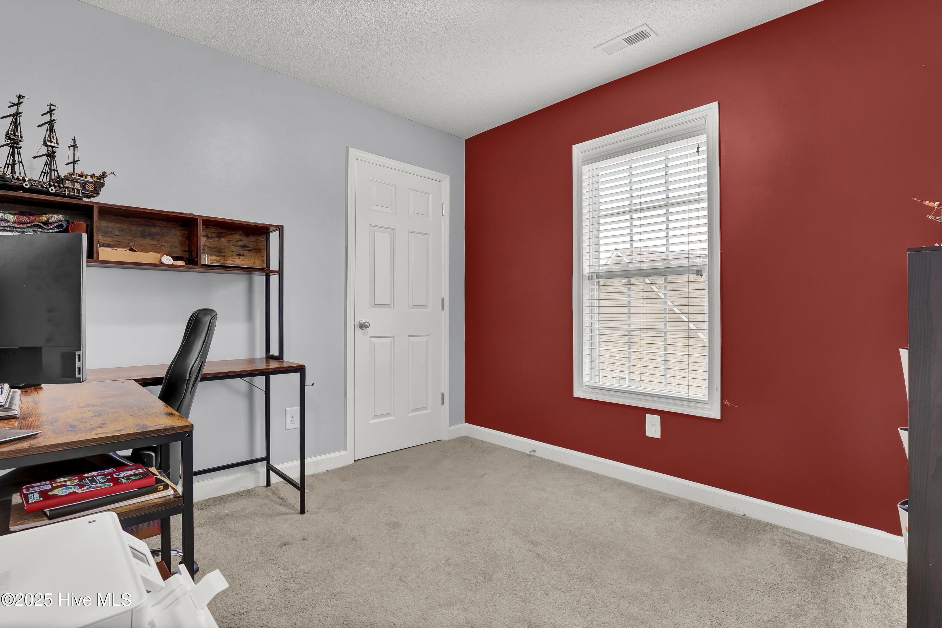 100536597 | Photo 19