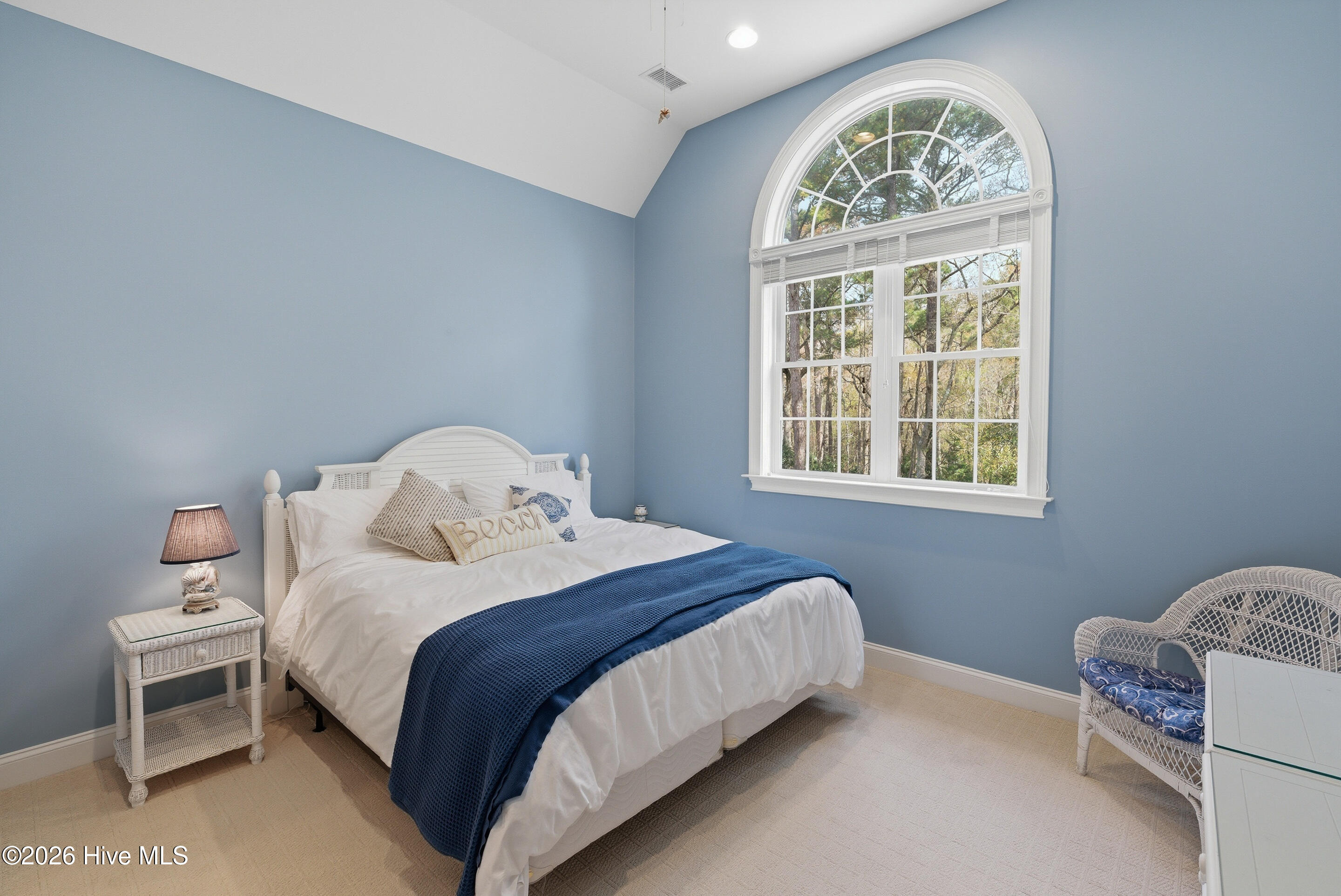 100563976 | Photo 35