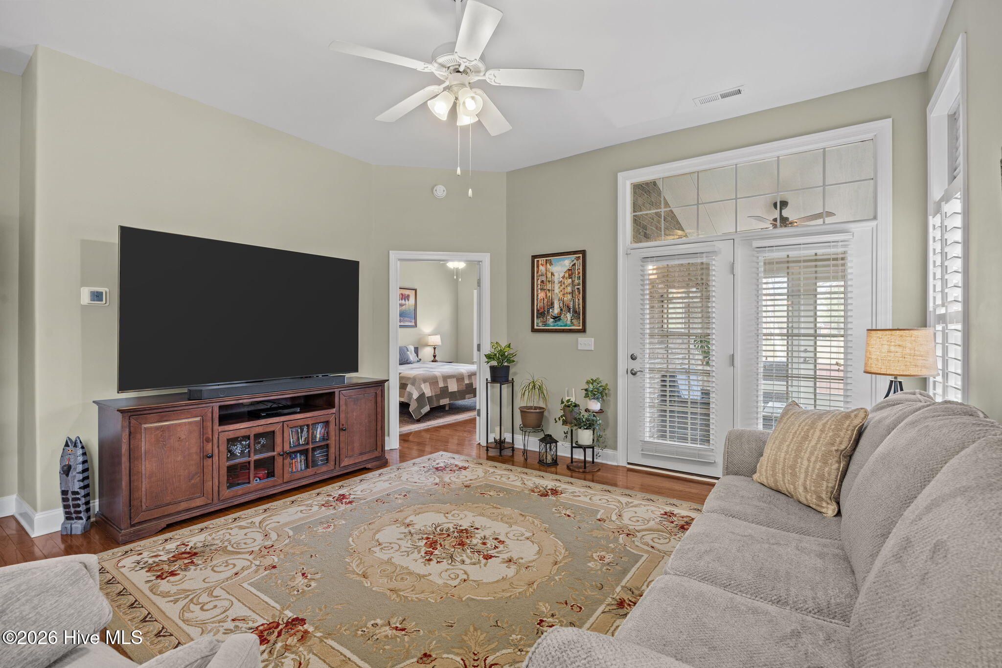 100560017 | Photo 10