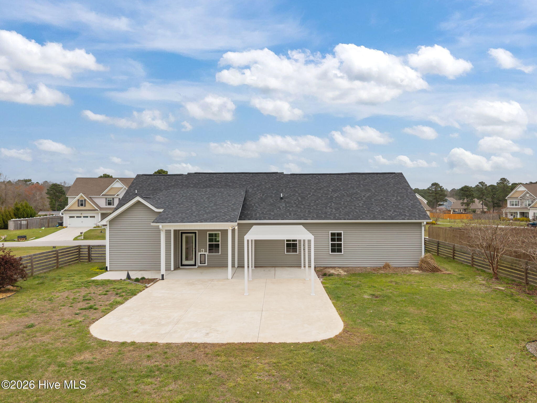 100560163 | Photo 35