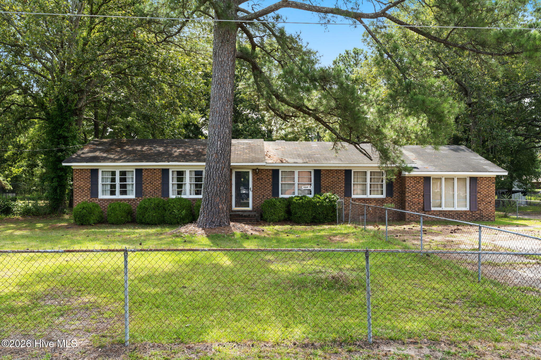 Exterior photo of 402 5th Street, Bladenboro, NC 28320. MLS: 100591499