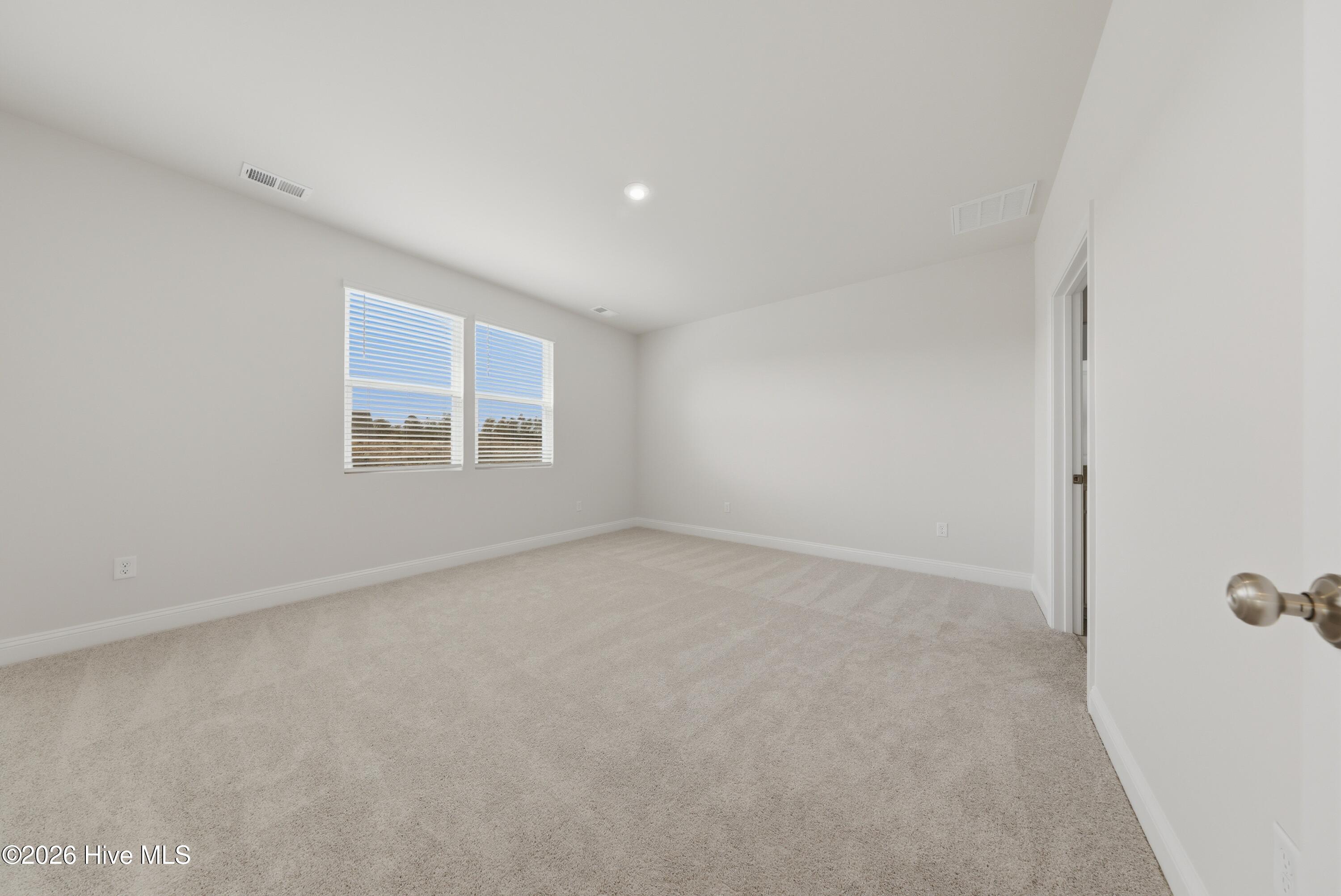 100563139 | Photo 33