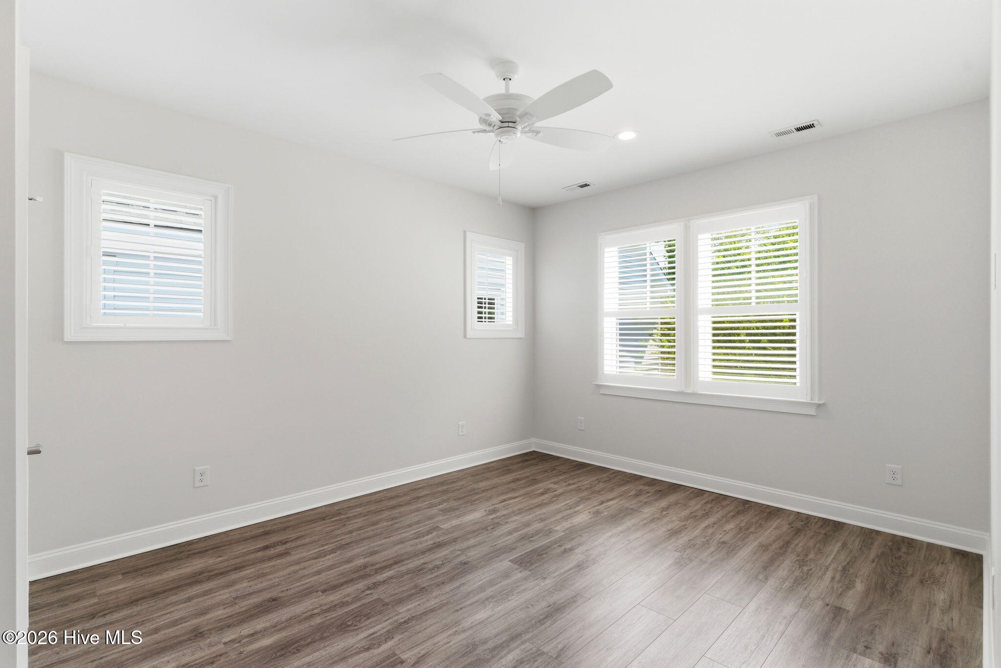 100569885 | Photo 35