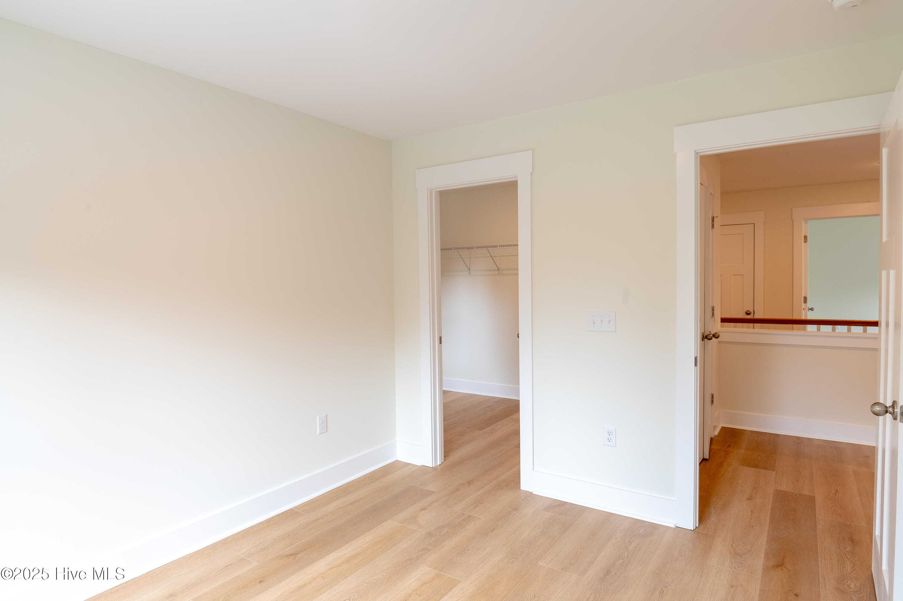 100518450 | Photo 25