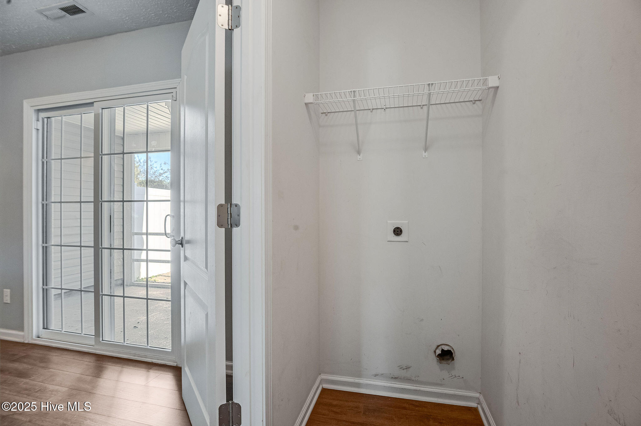 100541408 | Photo 12