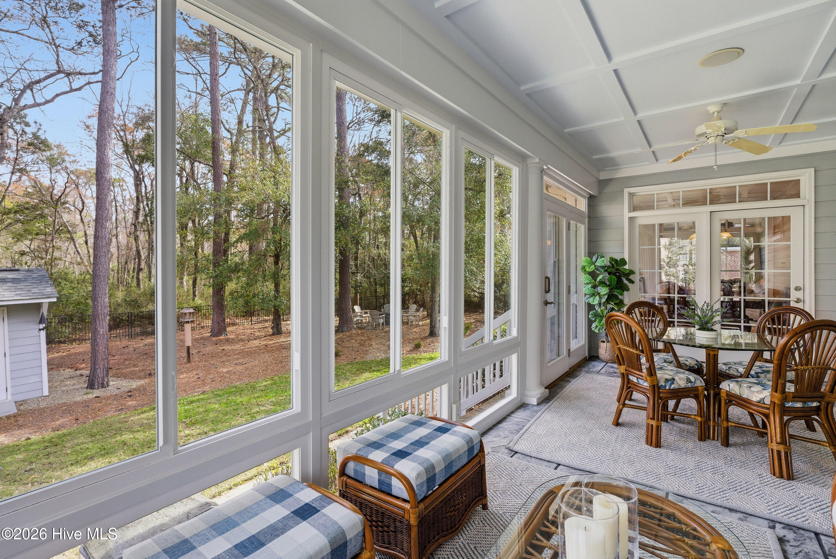 100563976 | Photo 28