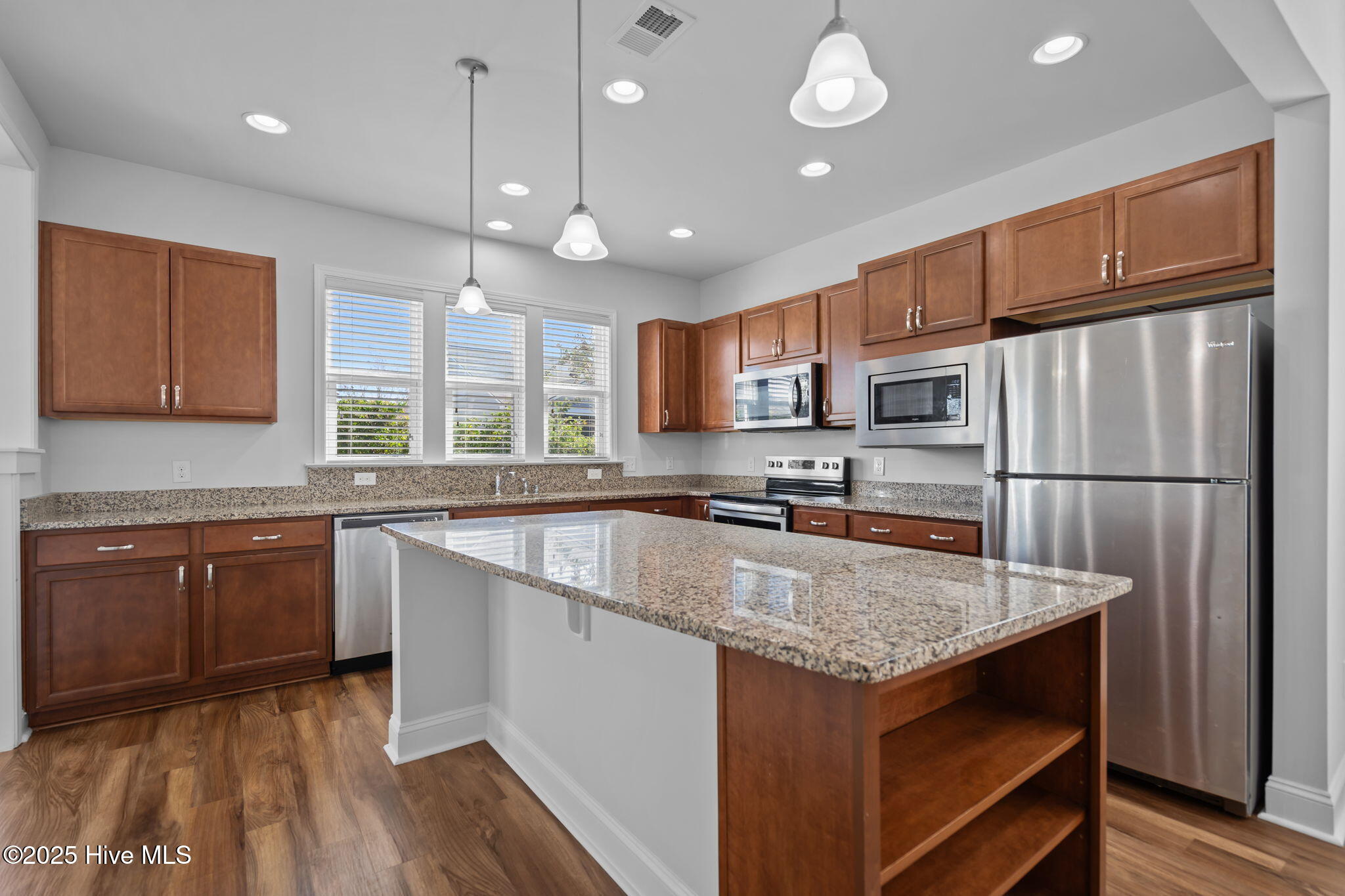 100565127 | Photo 27