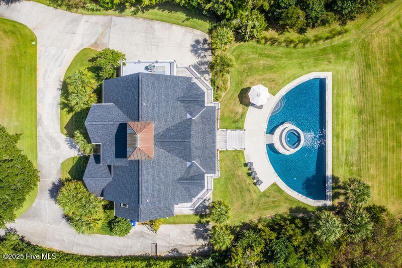 100533910 | Photo 33