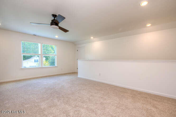 100527327 | Photo 39