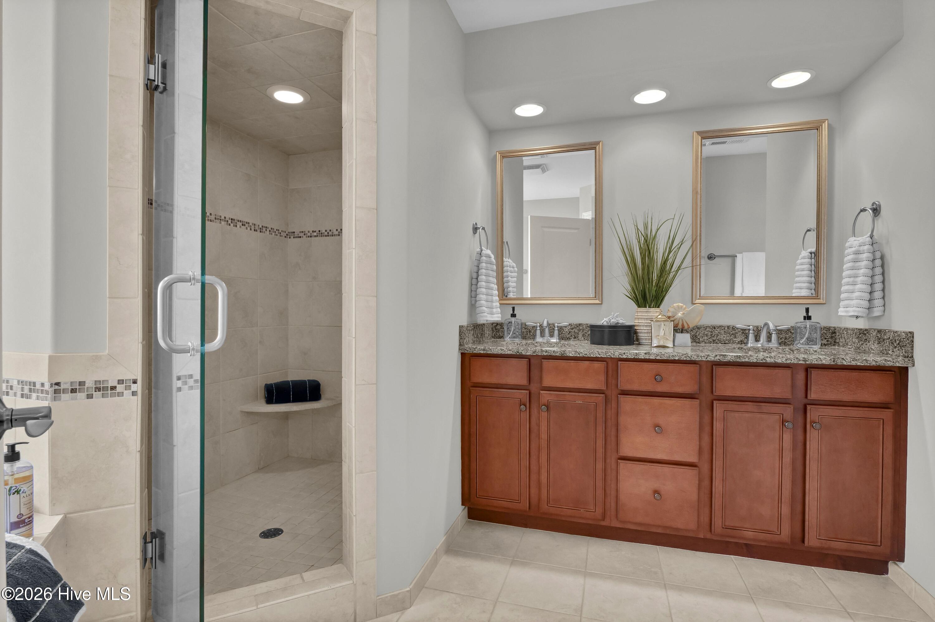 100560728 | Photo 15