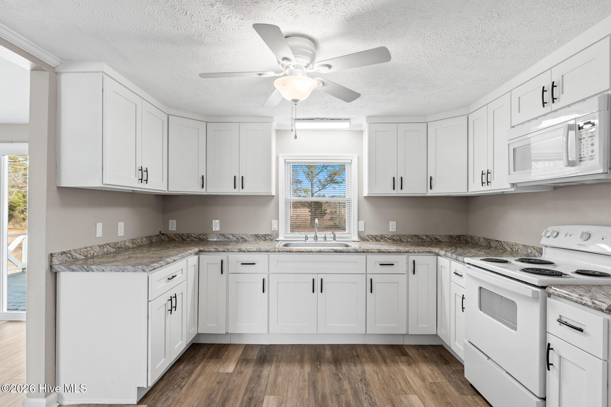 100551725 | Photo 35