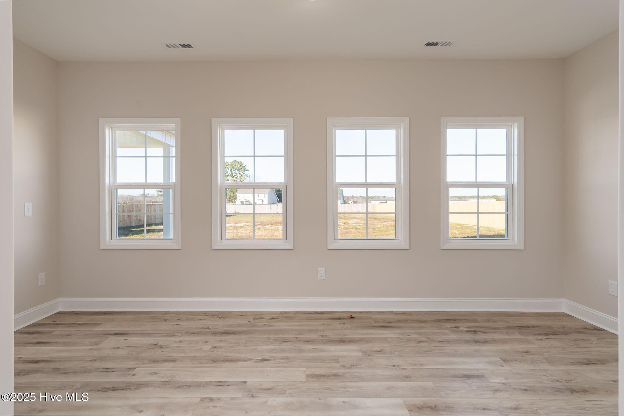 100531003 | Photo 14