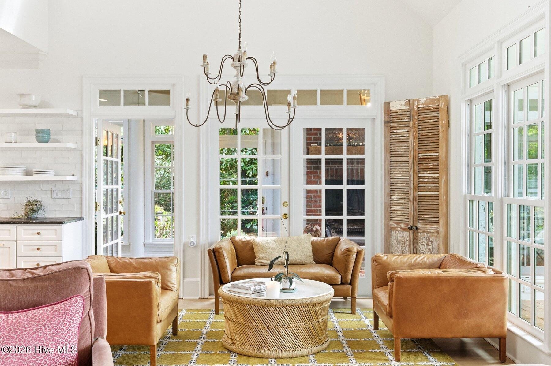 100565828 | Photo 18