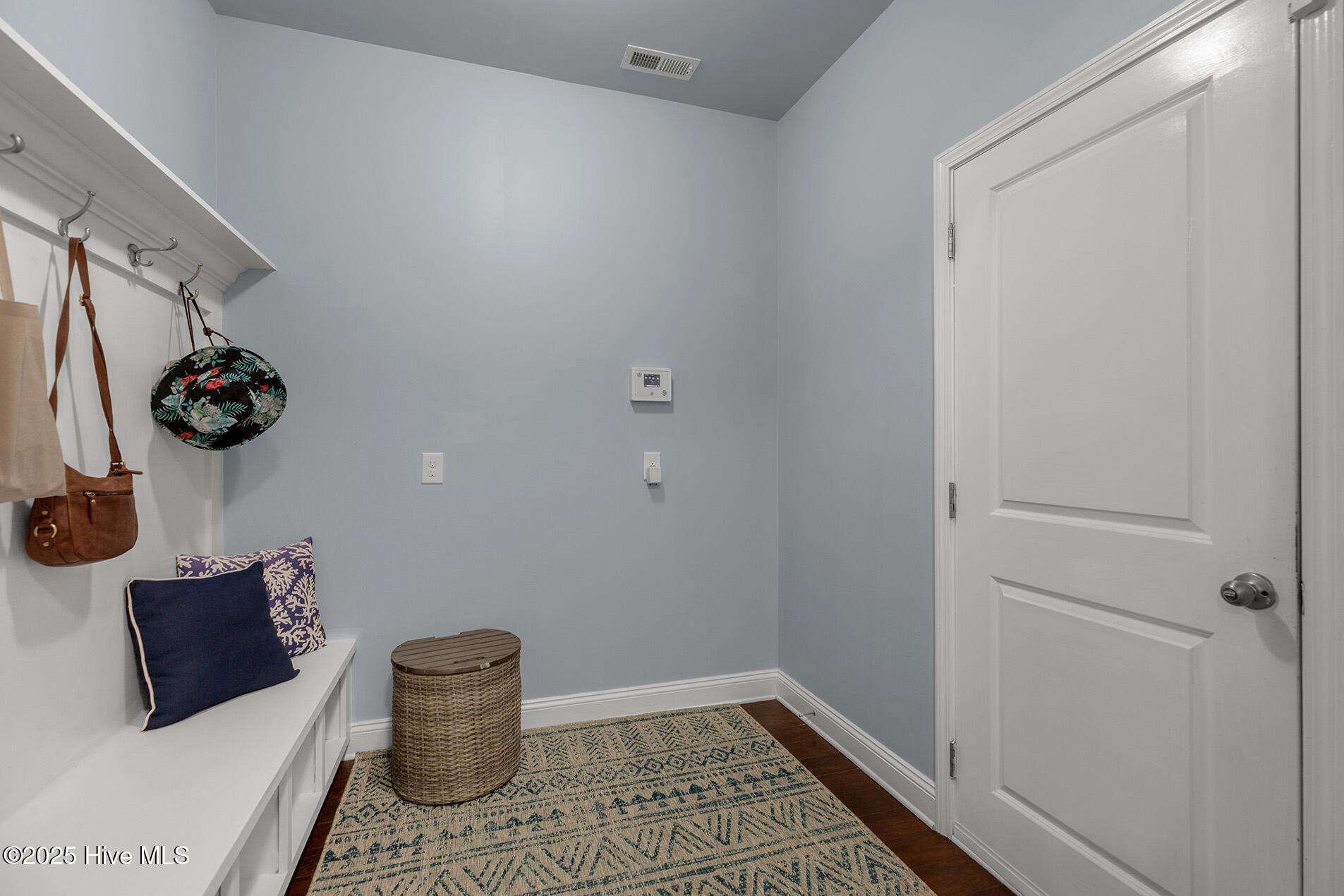 100531047 | Photo 27