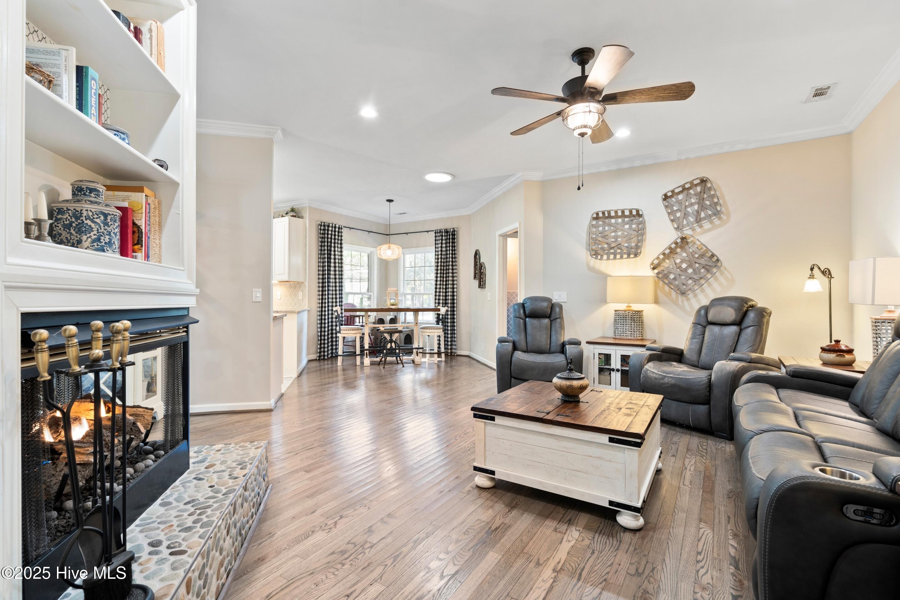 100538310 | Photo 17