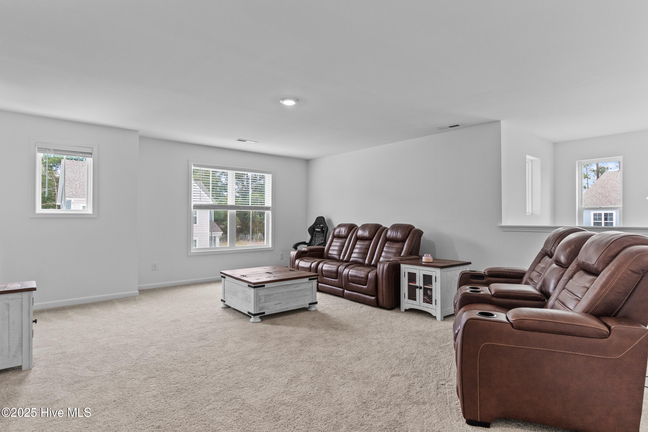 100563734 | Photo 25