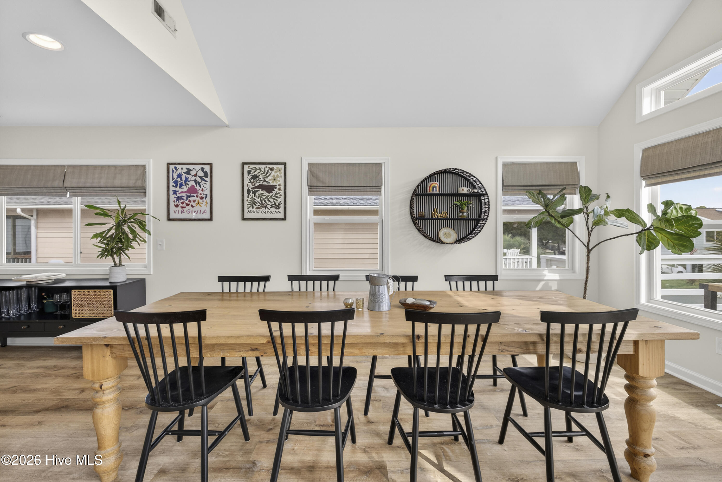 100562699 | Photo 11