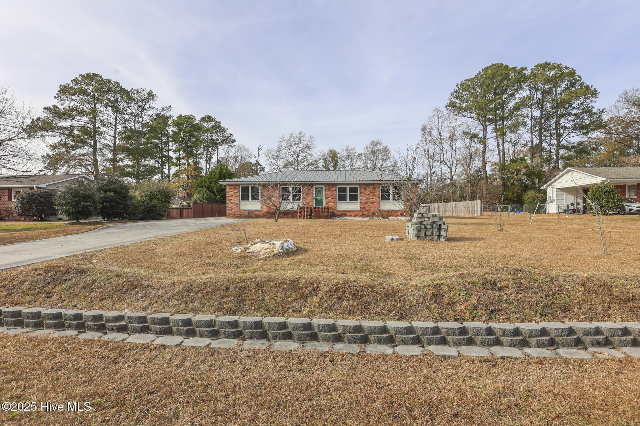 100553205 | Photo 51