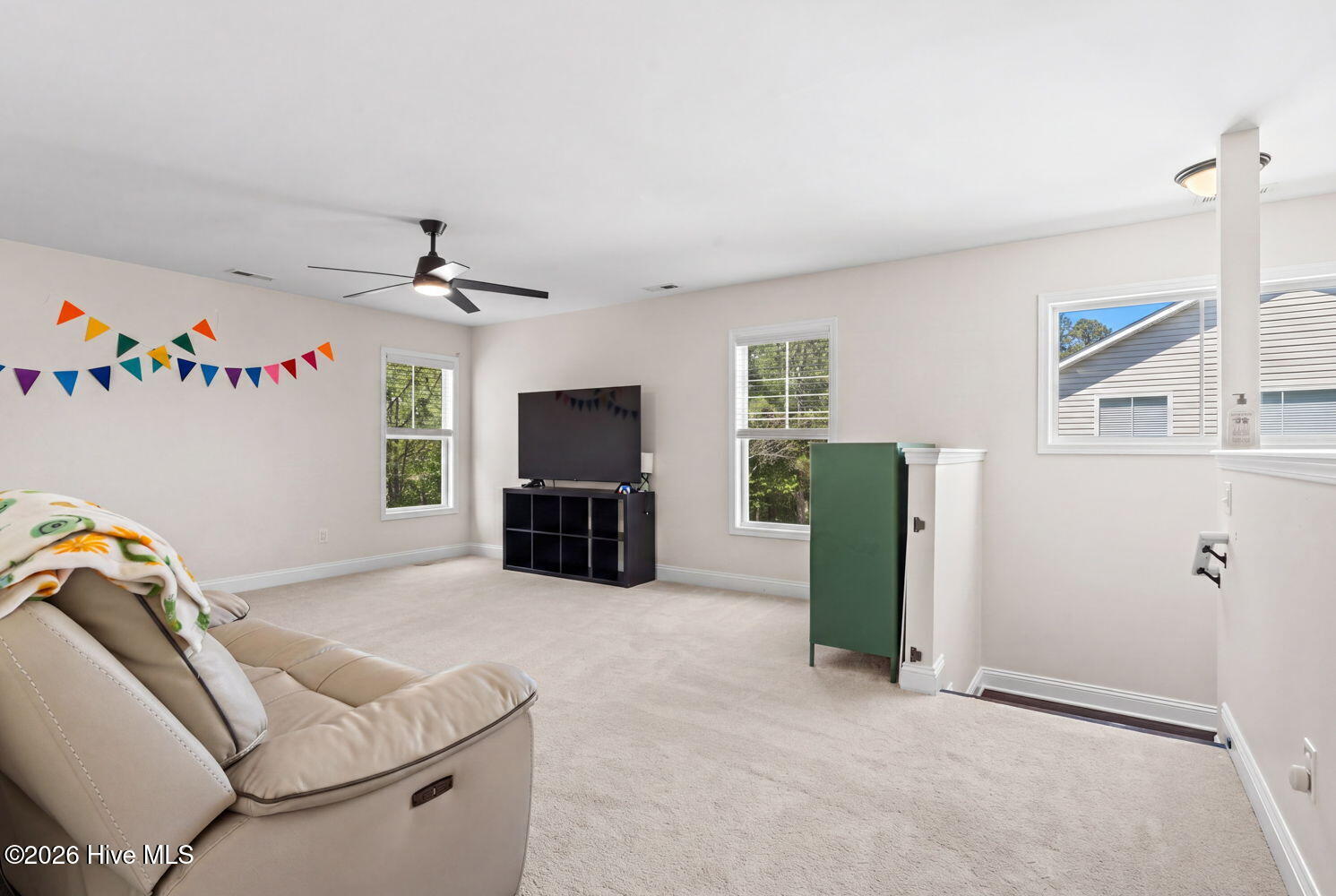 100566892 | Photo 27