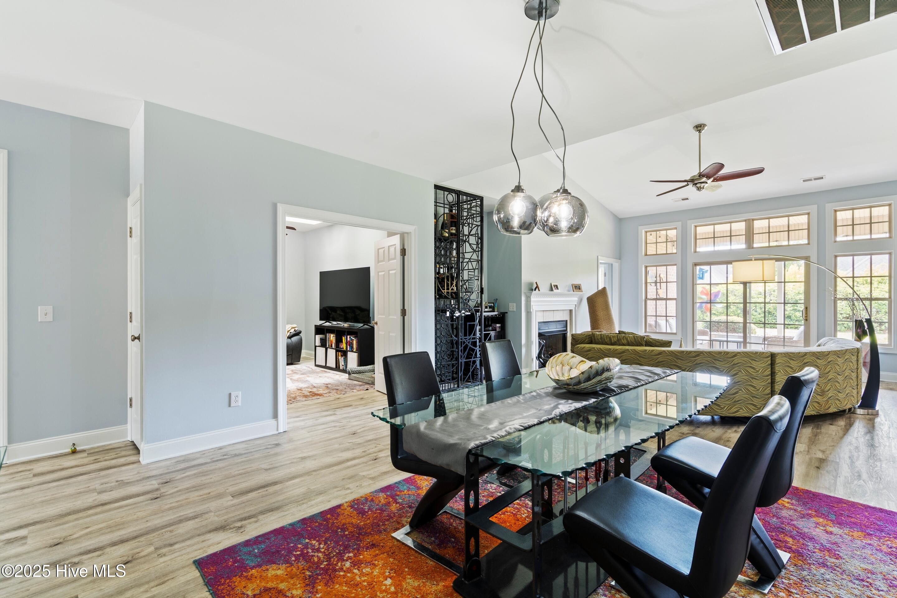 100541104 | Photo 29