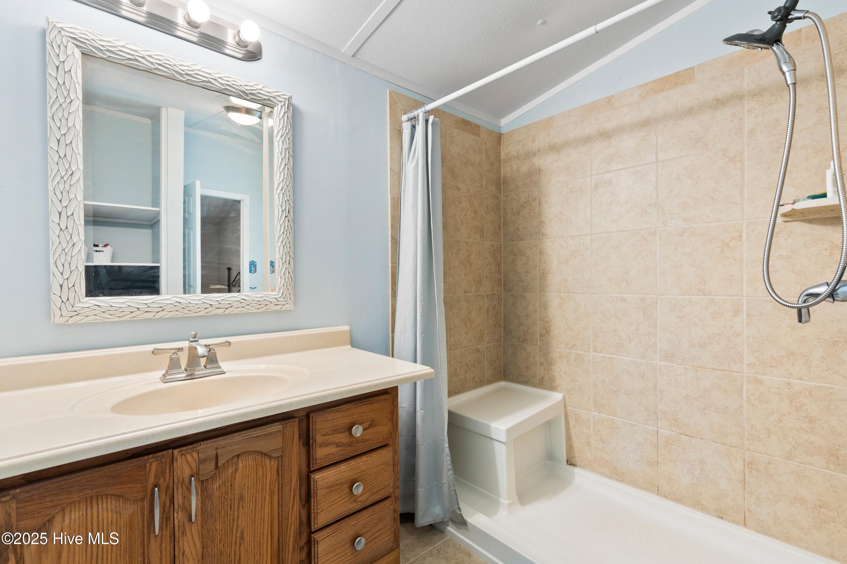 100519886 | Photo 29