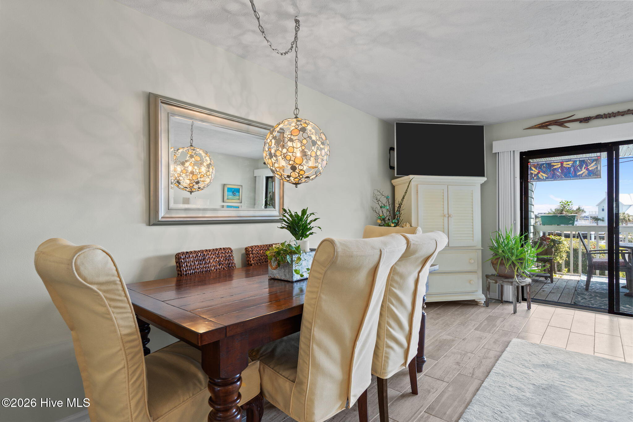 100563090 | Photo 11