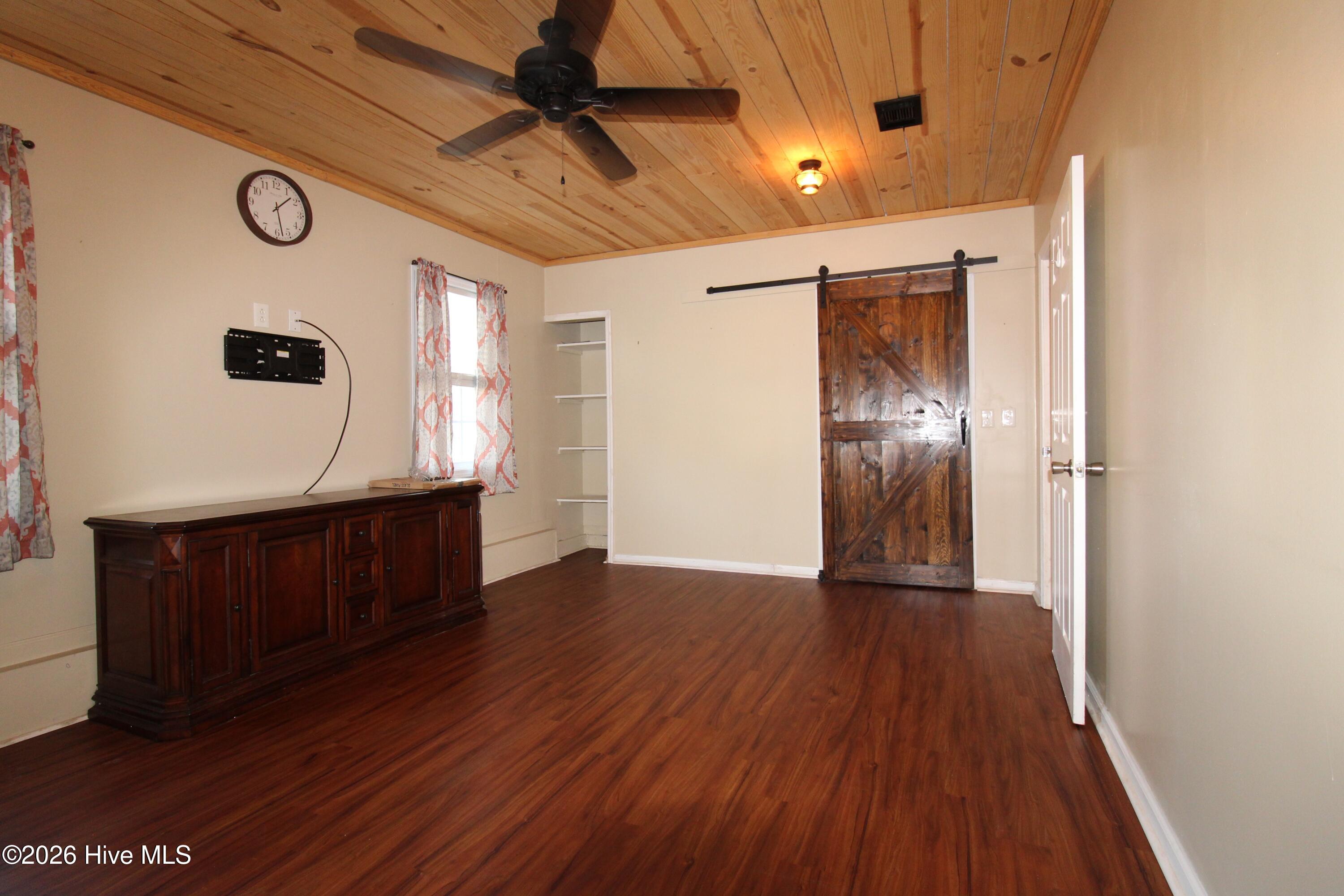 100558935 | Photo 28