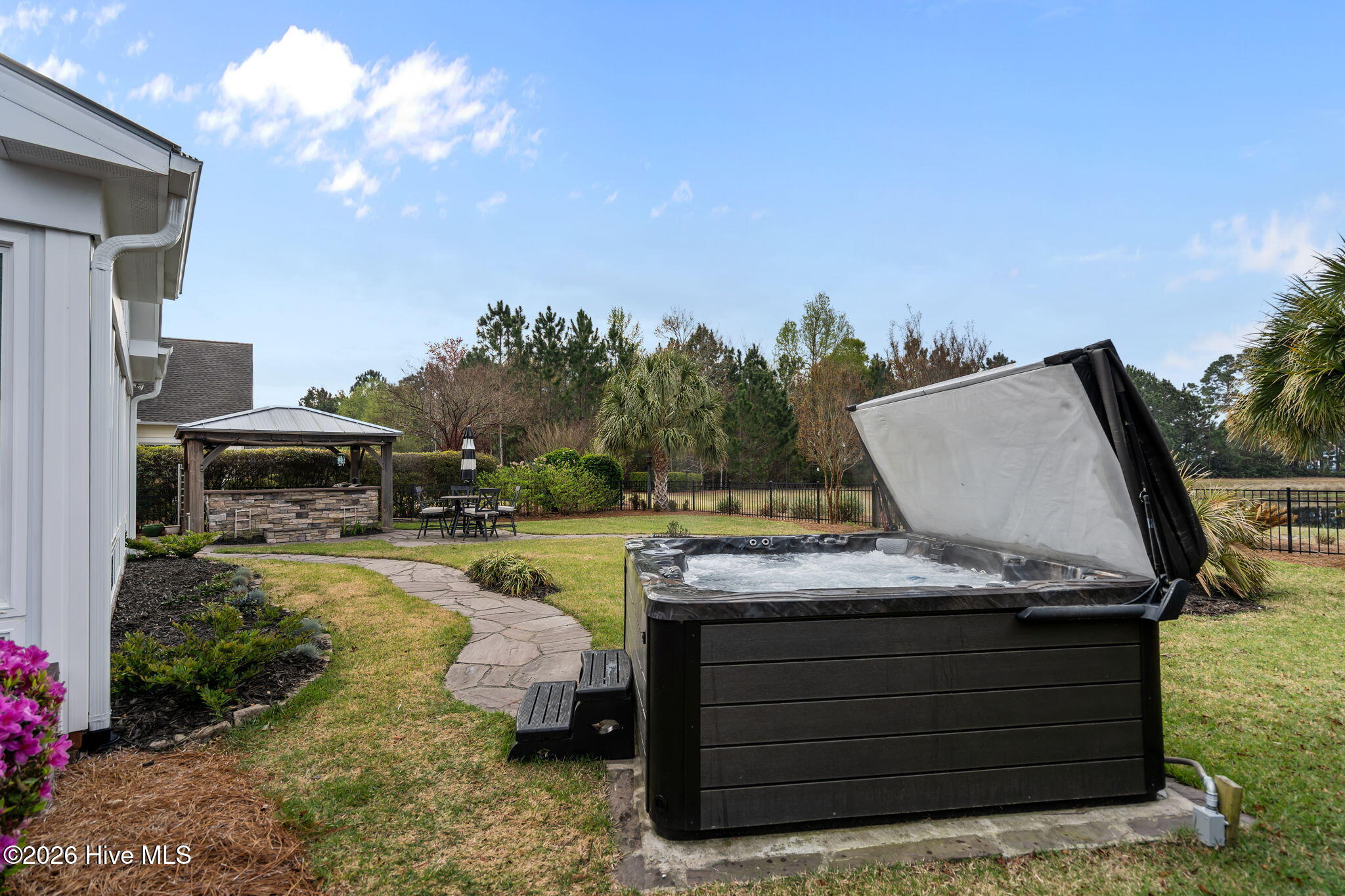 100564215 | Photo 57