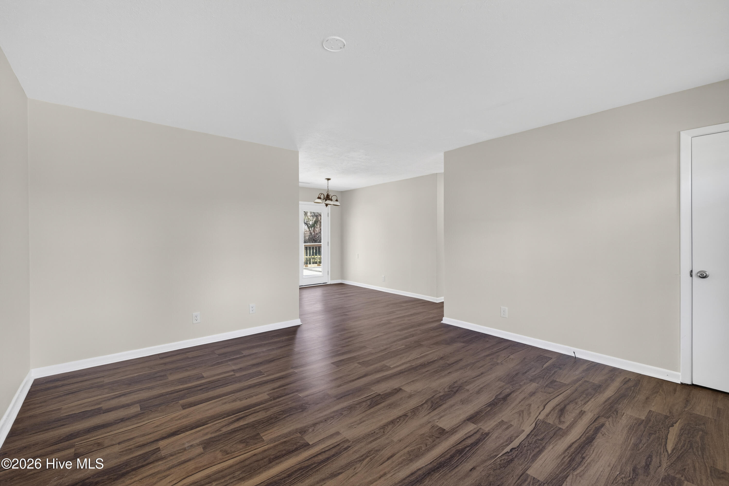 100560540 | Photo 34