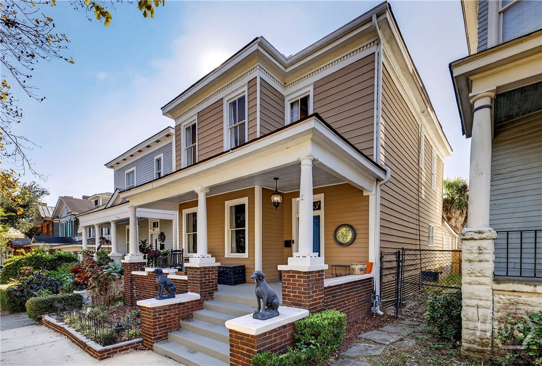 Photo 1 of Single family home for sale at 513 E Henry St, Savannah, GA 31401 | MLS# SA341344 | Listing updated on 2026-09-18