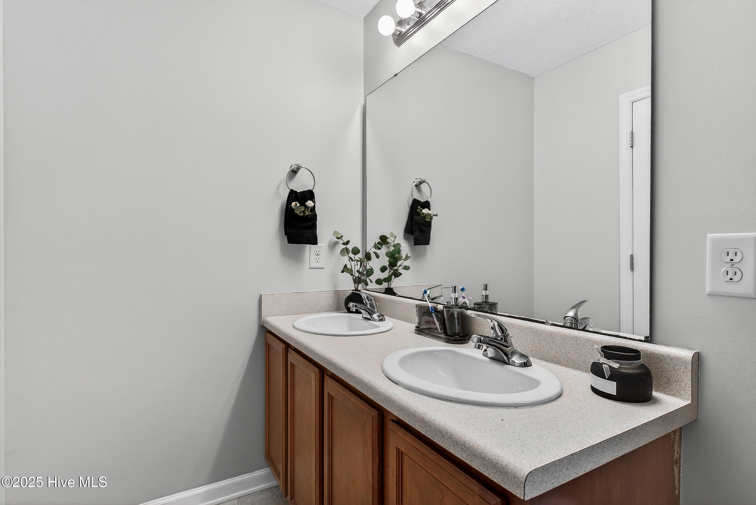 100546986 | Photo 15