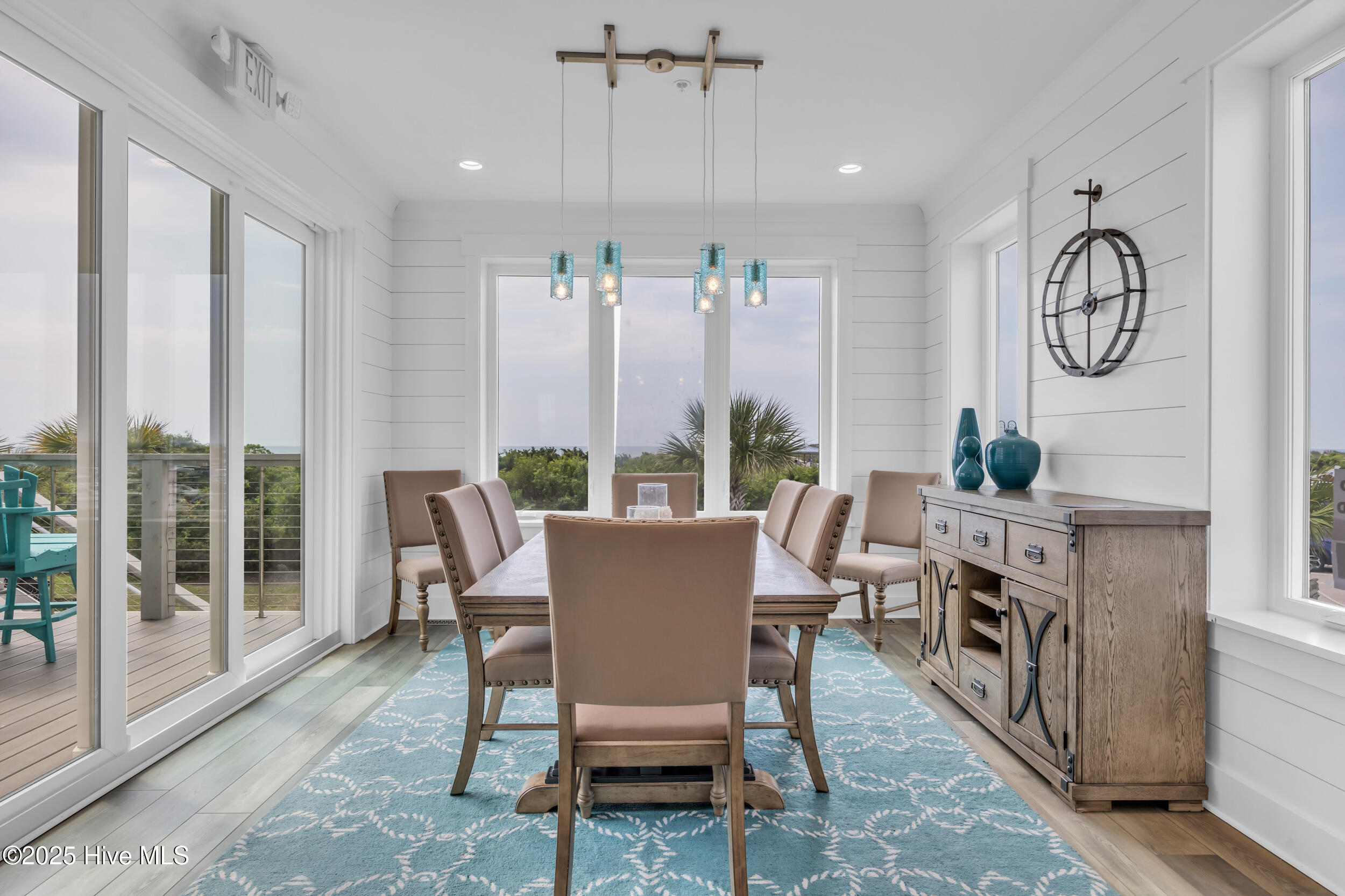 100541912 | Photo 21