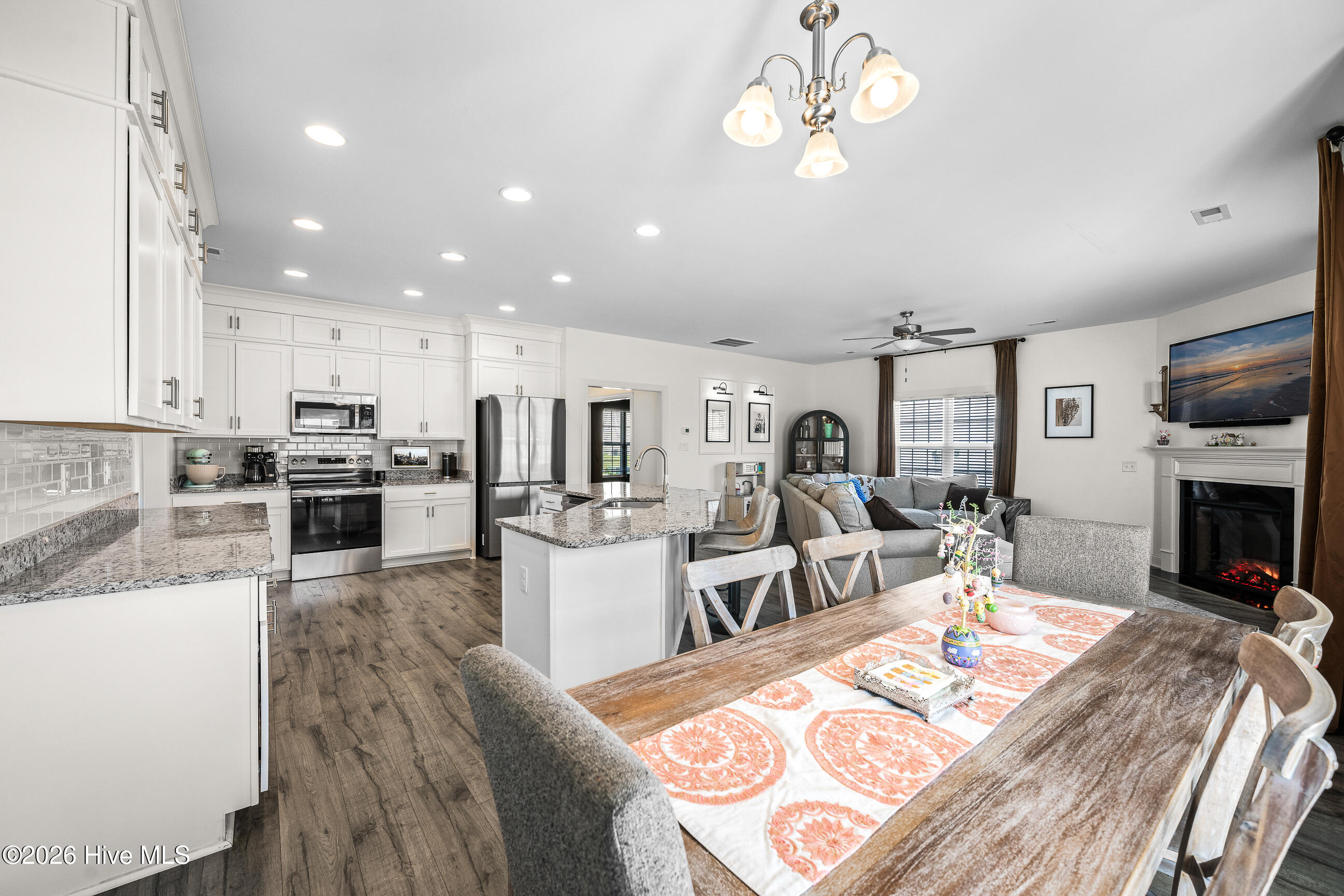 100567296 | Photo 12