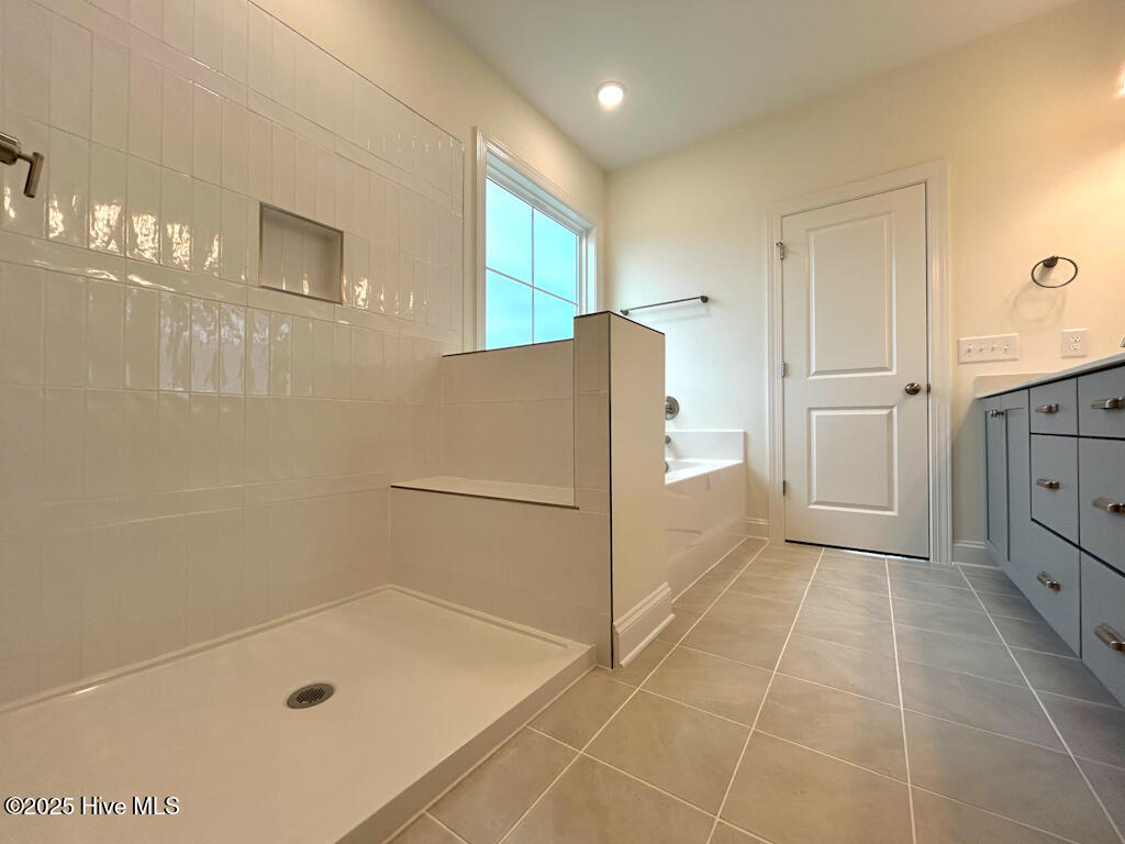 100510168 | Photo 45