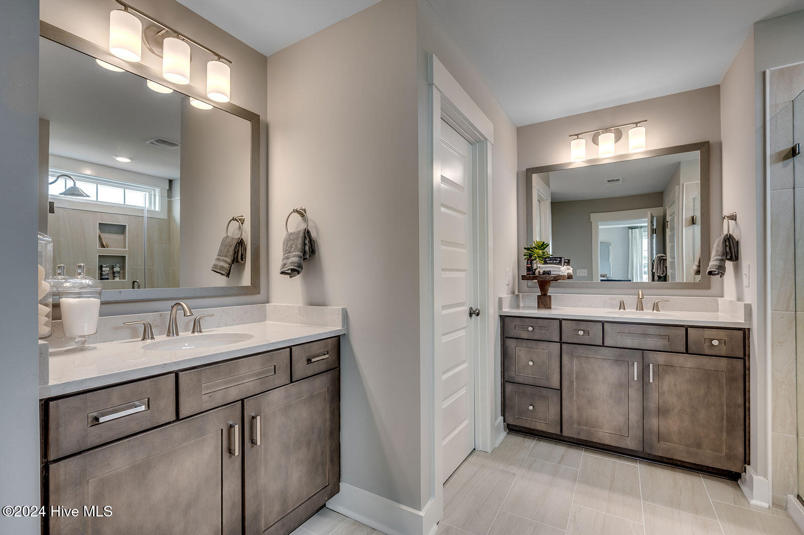 100547681 | Photo 27