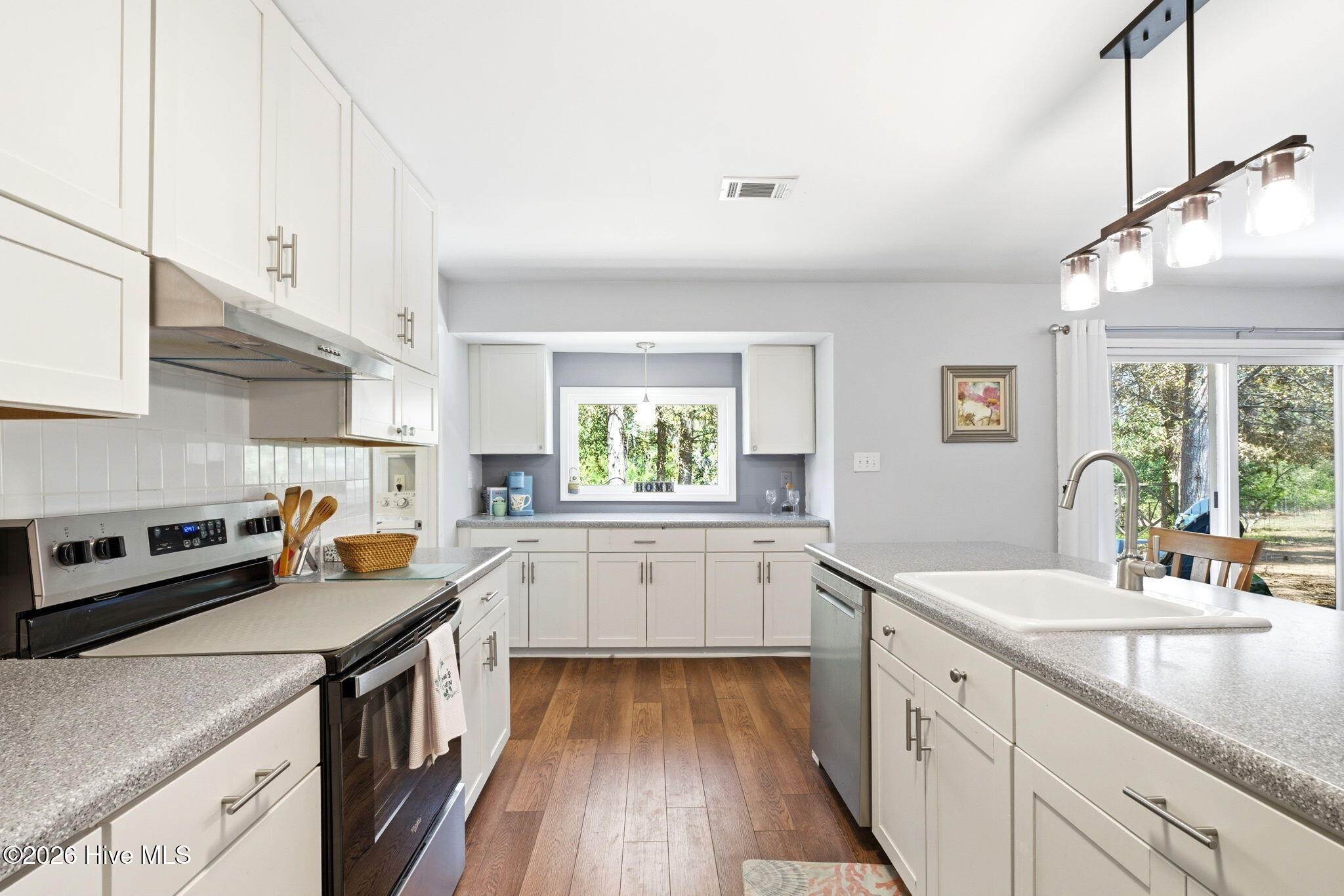 100564618 | Photo 21