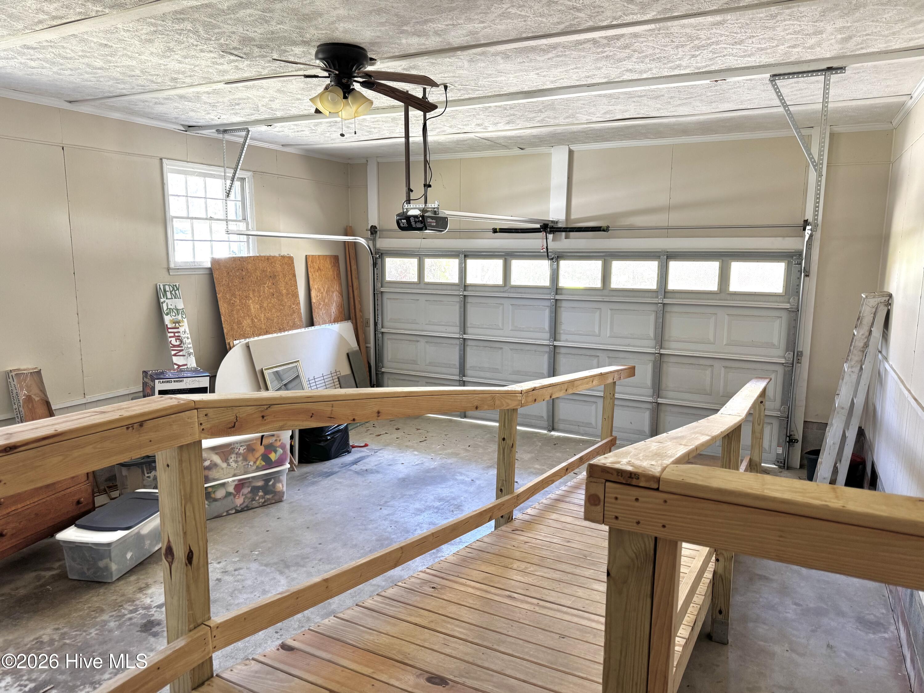 100562986 | Photo 32