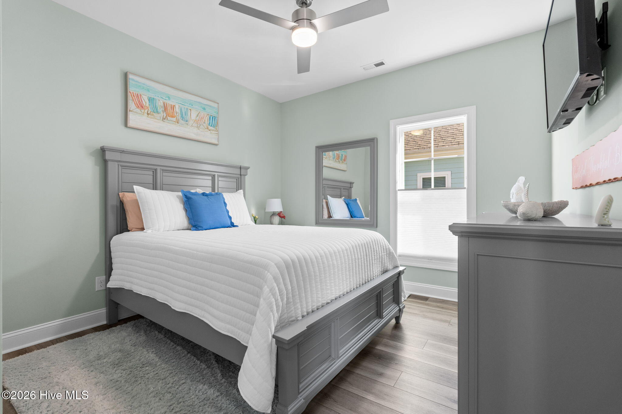 100568593 | Photo 23