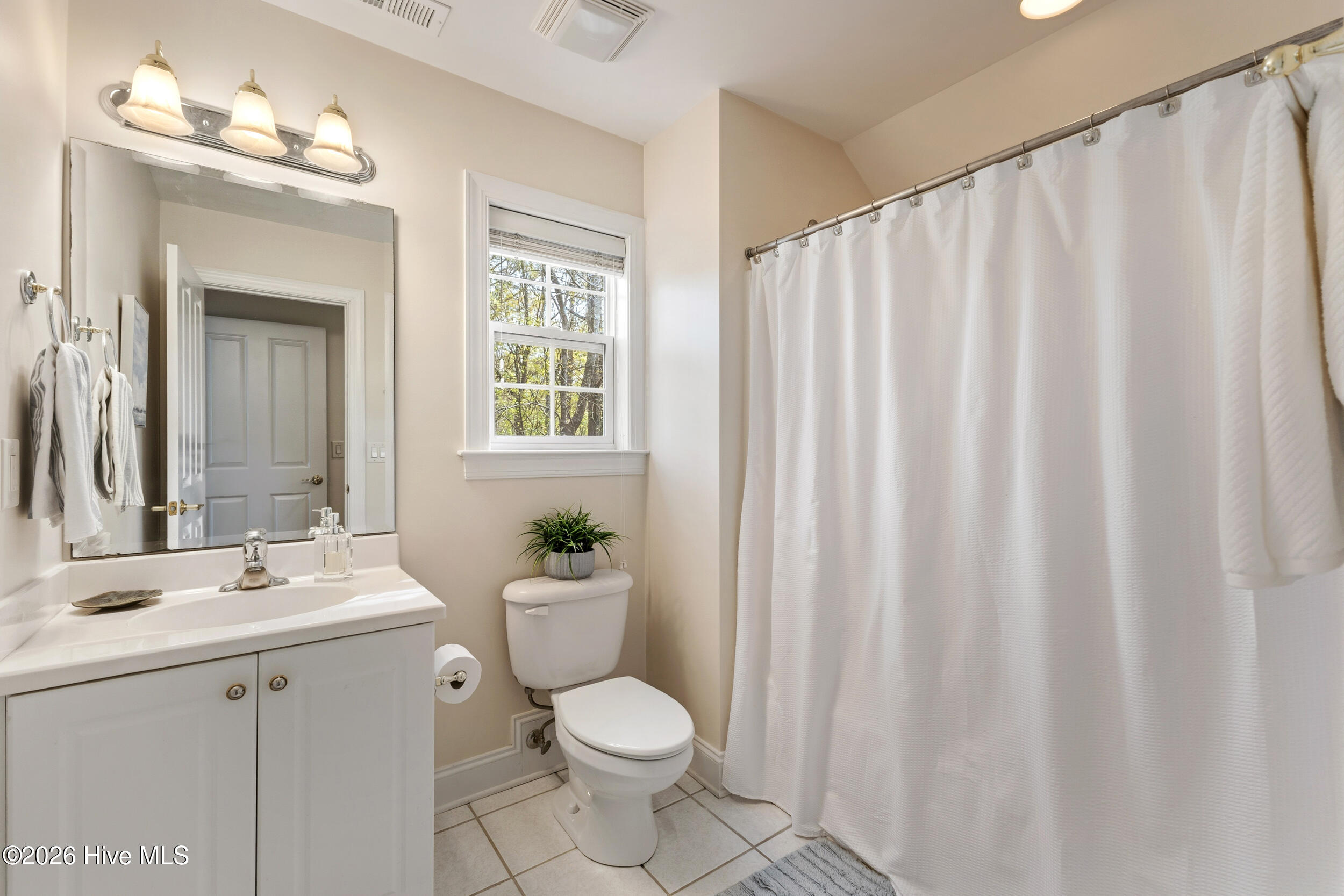 100564040 | Photo 36