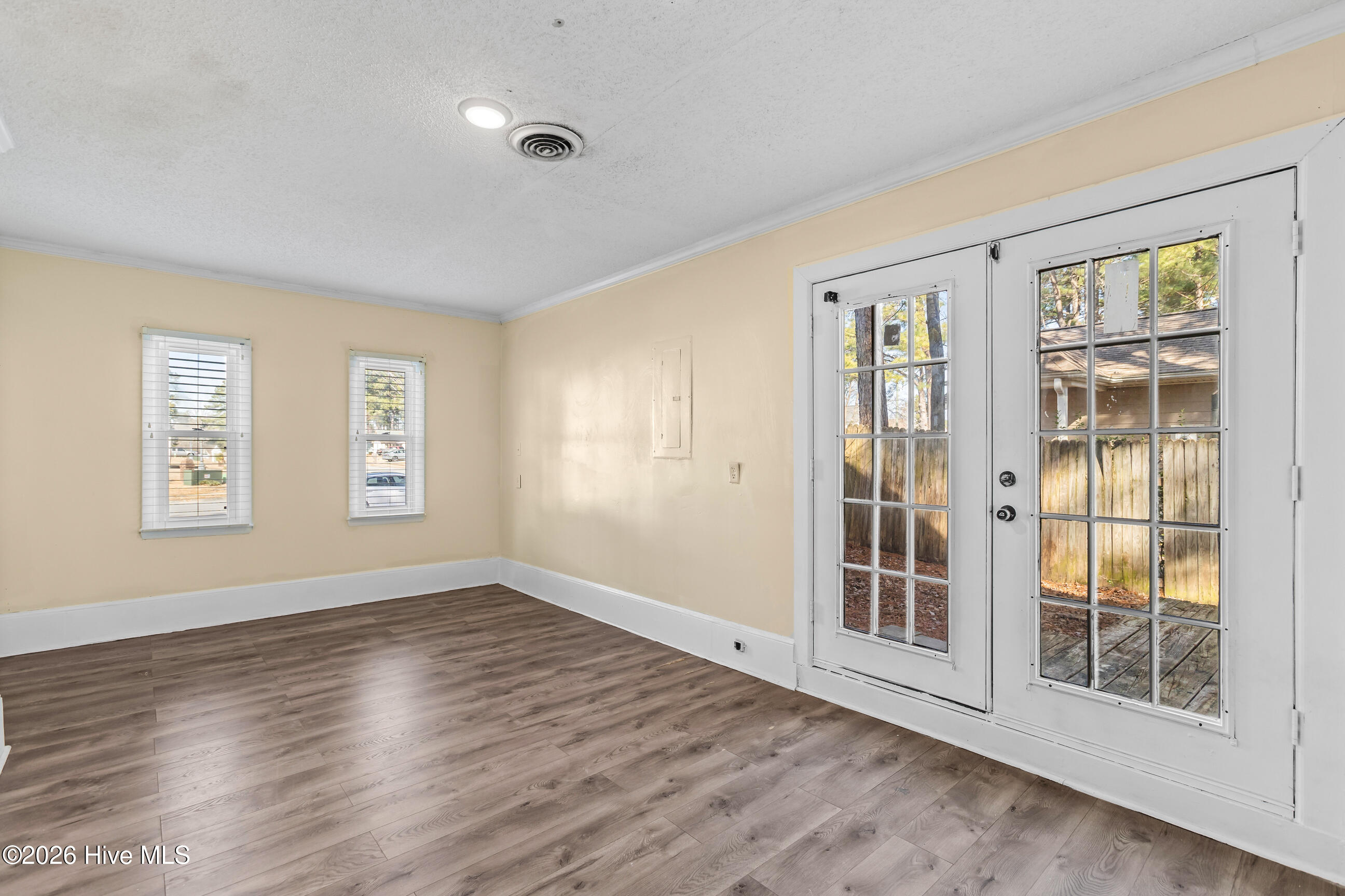 100550983 | Photo 22